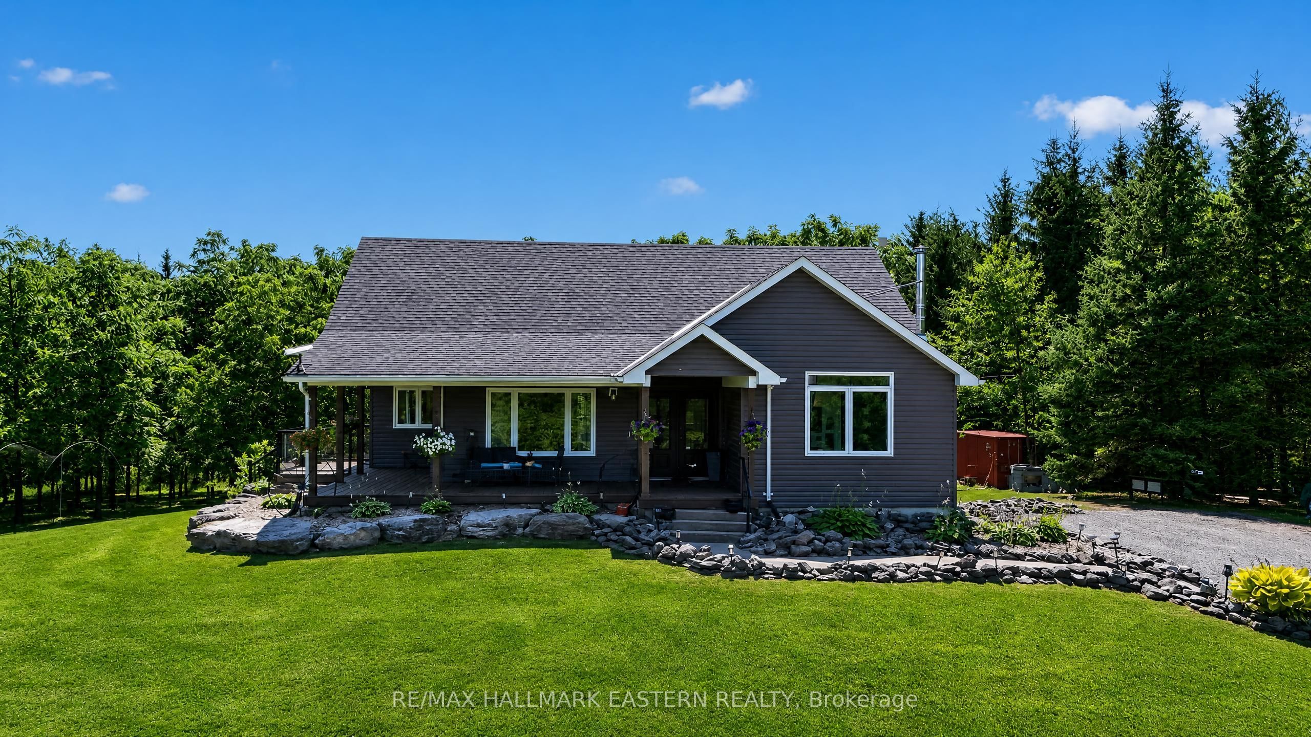 2877 10th Line E Property Photo 3