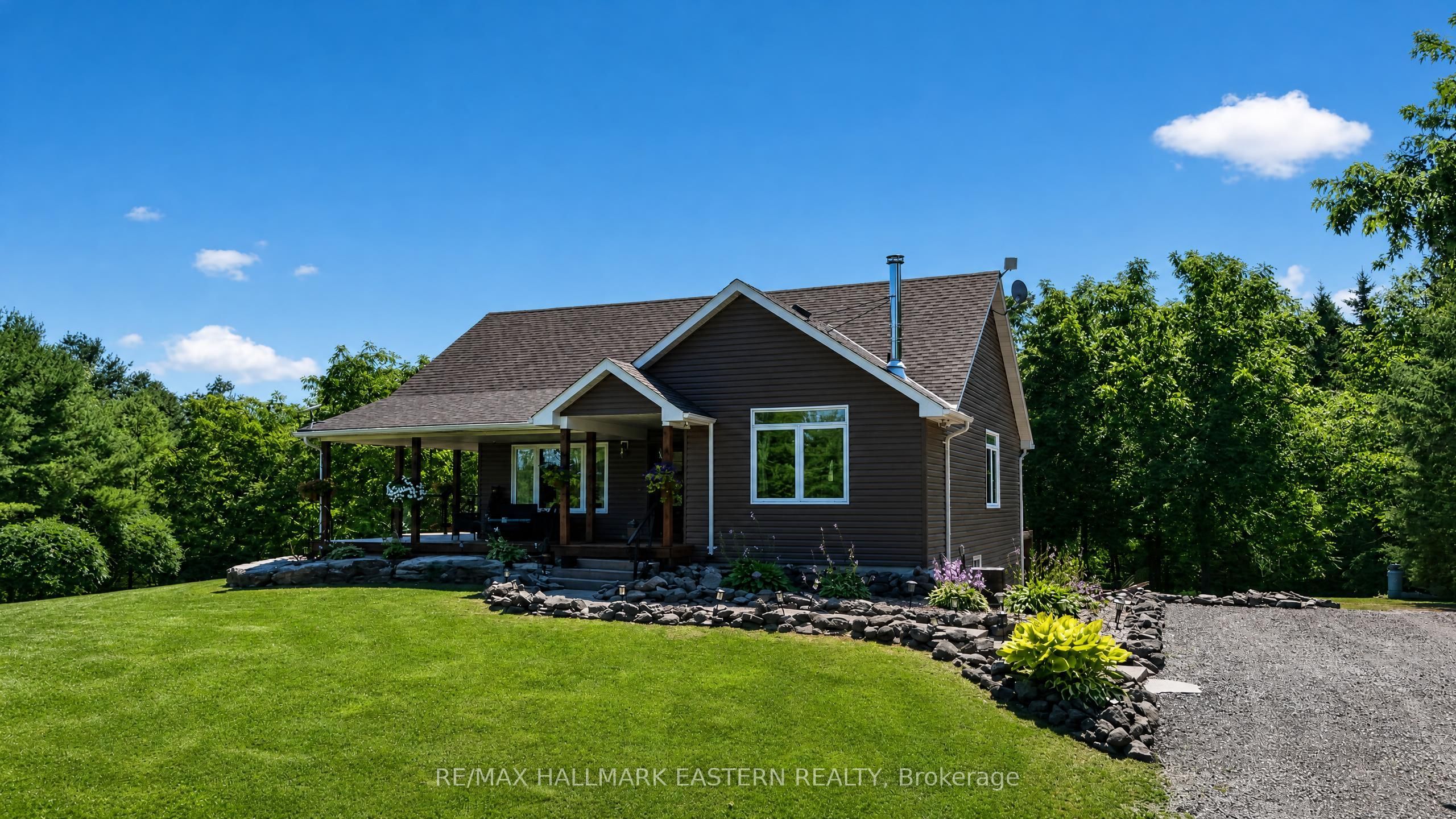2877 10th Line E Property Photo 4