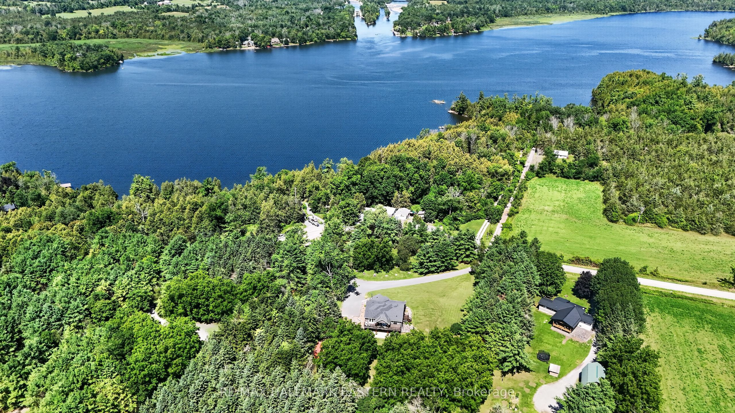 2877 10th Line E Property Photo 6