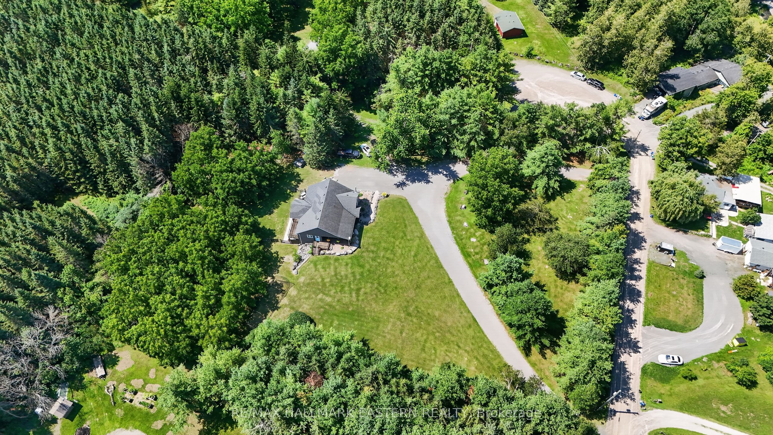 2877 10th Line E Property Photo 7