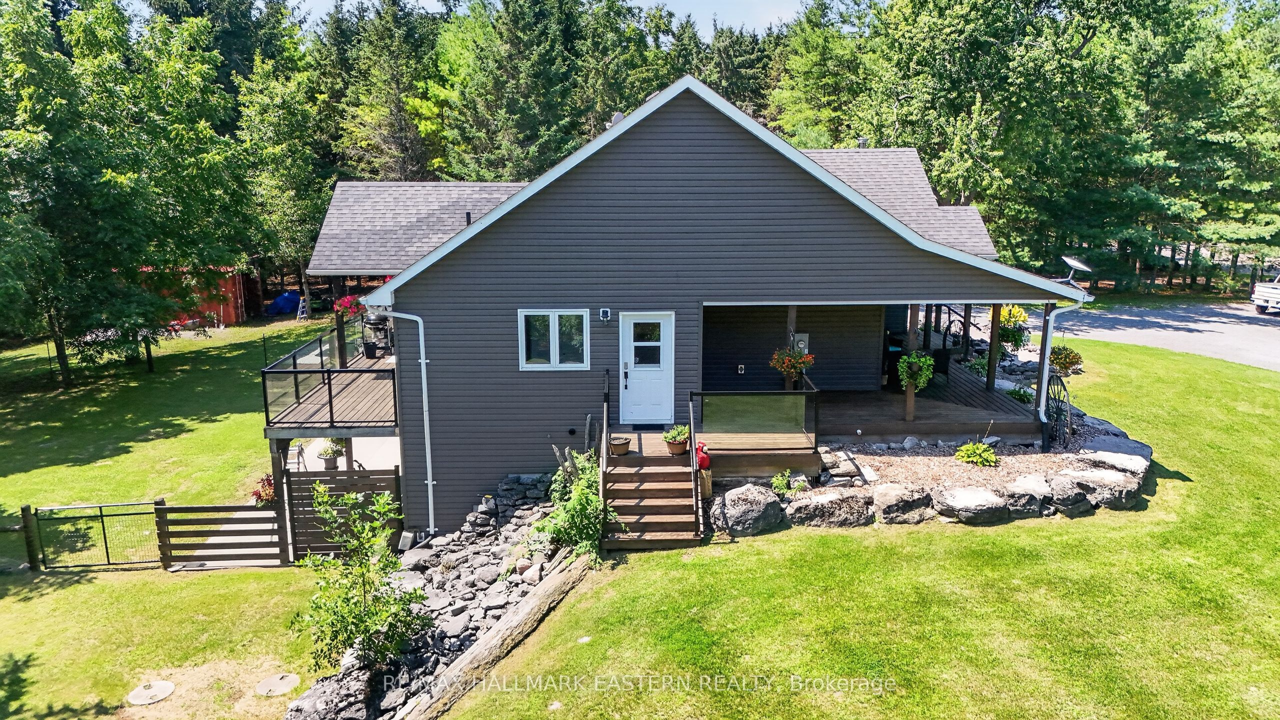 2877 10th Line E Property Photo 8