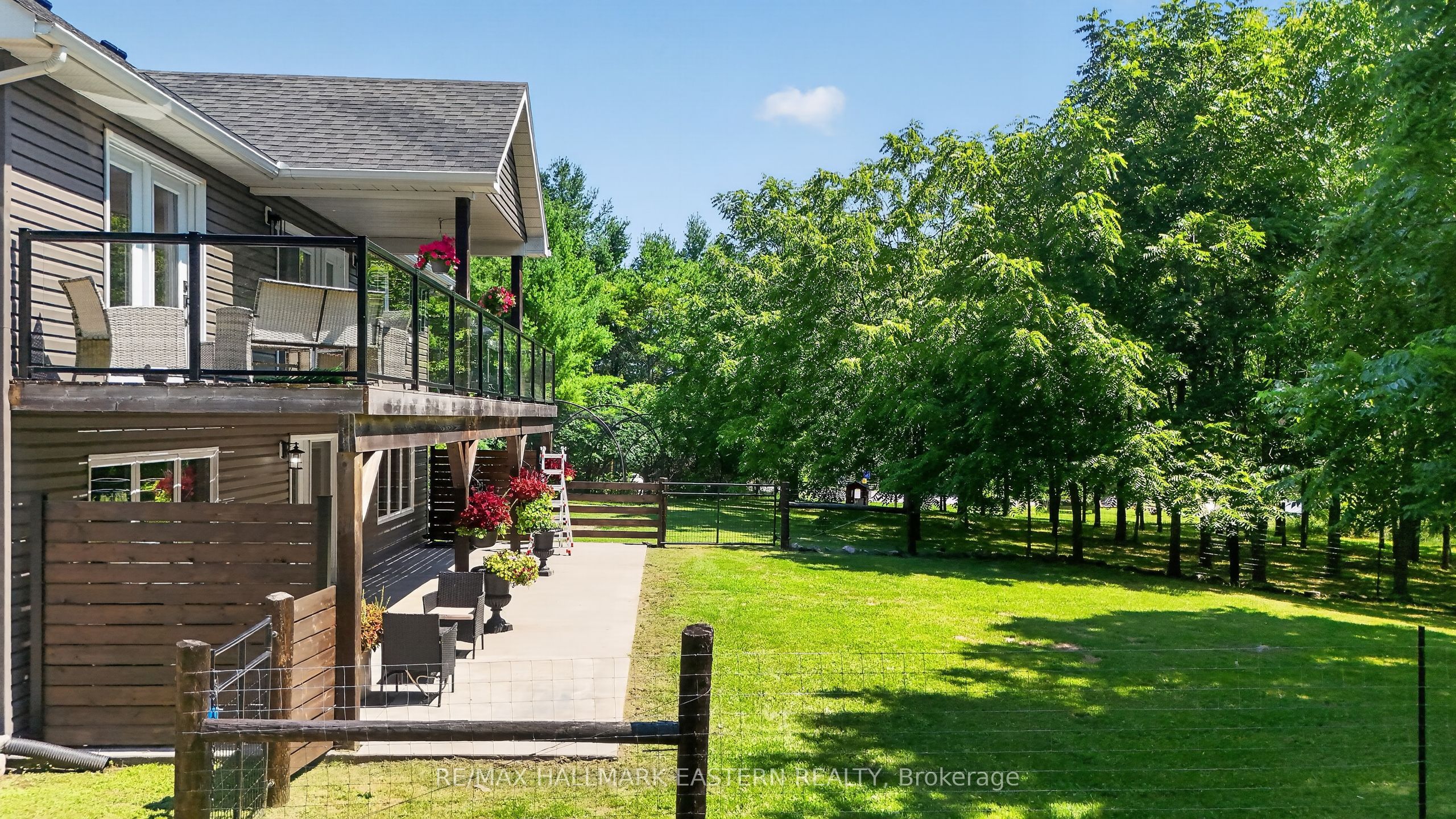 2877 10th Line E Property Photo 11