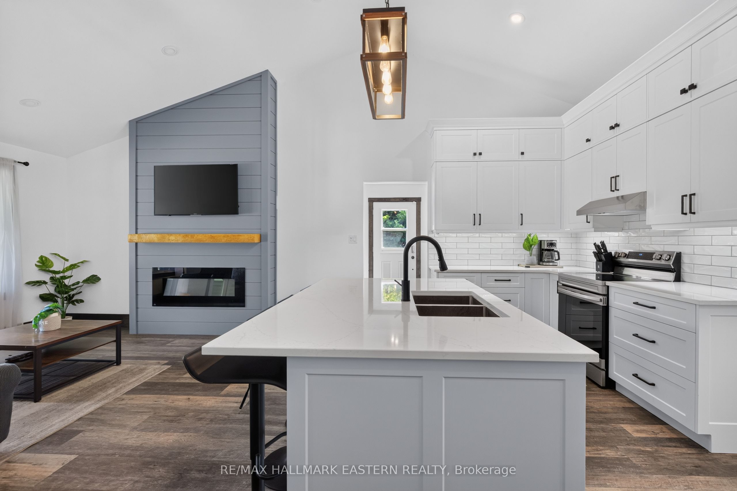 2877 10th Line E Property Photo 14