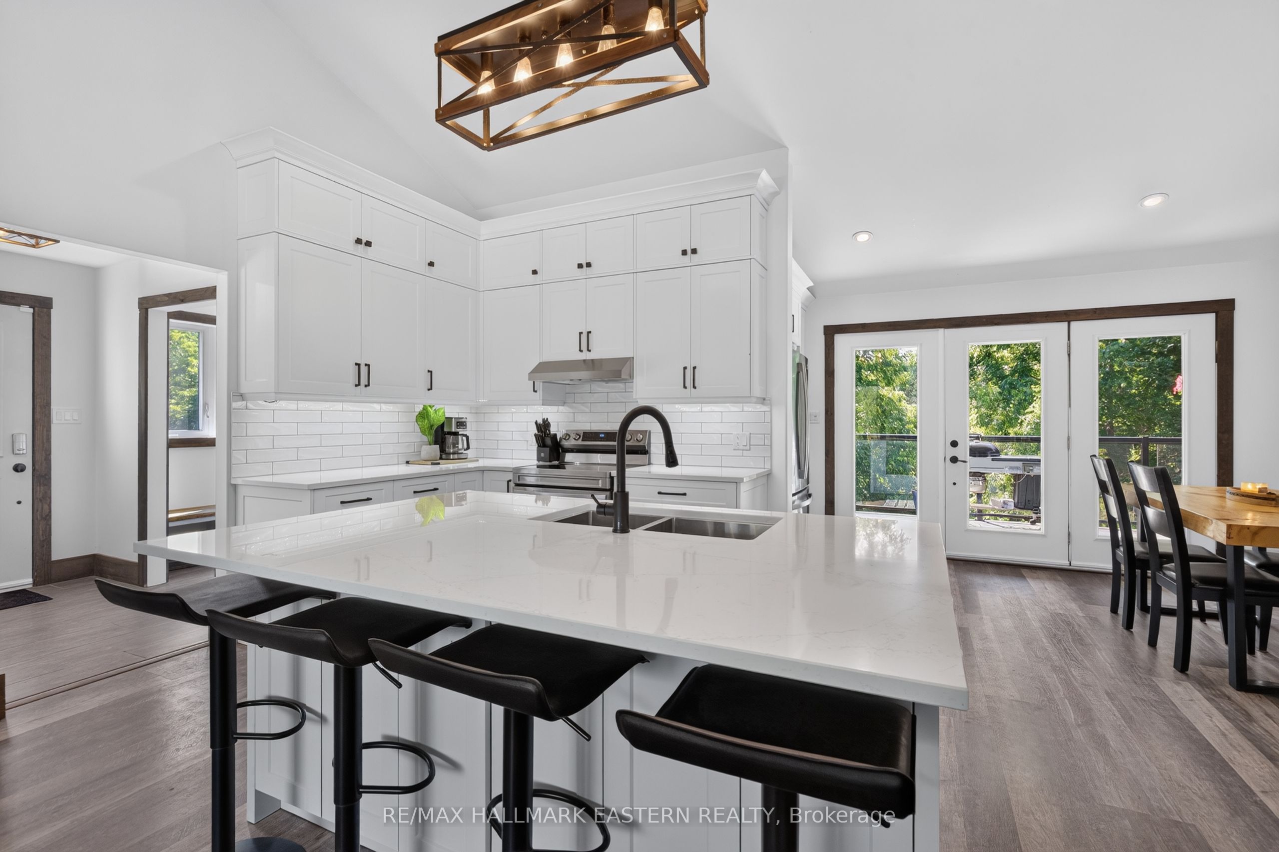 2877 10th Line E Property Photo 16