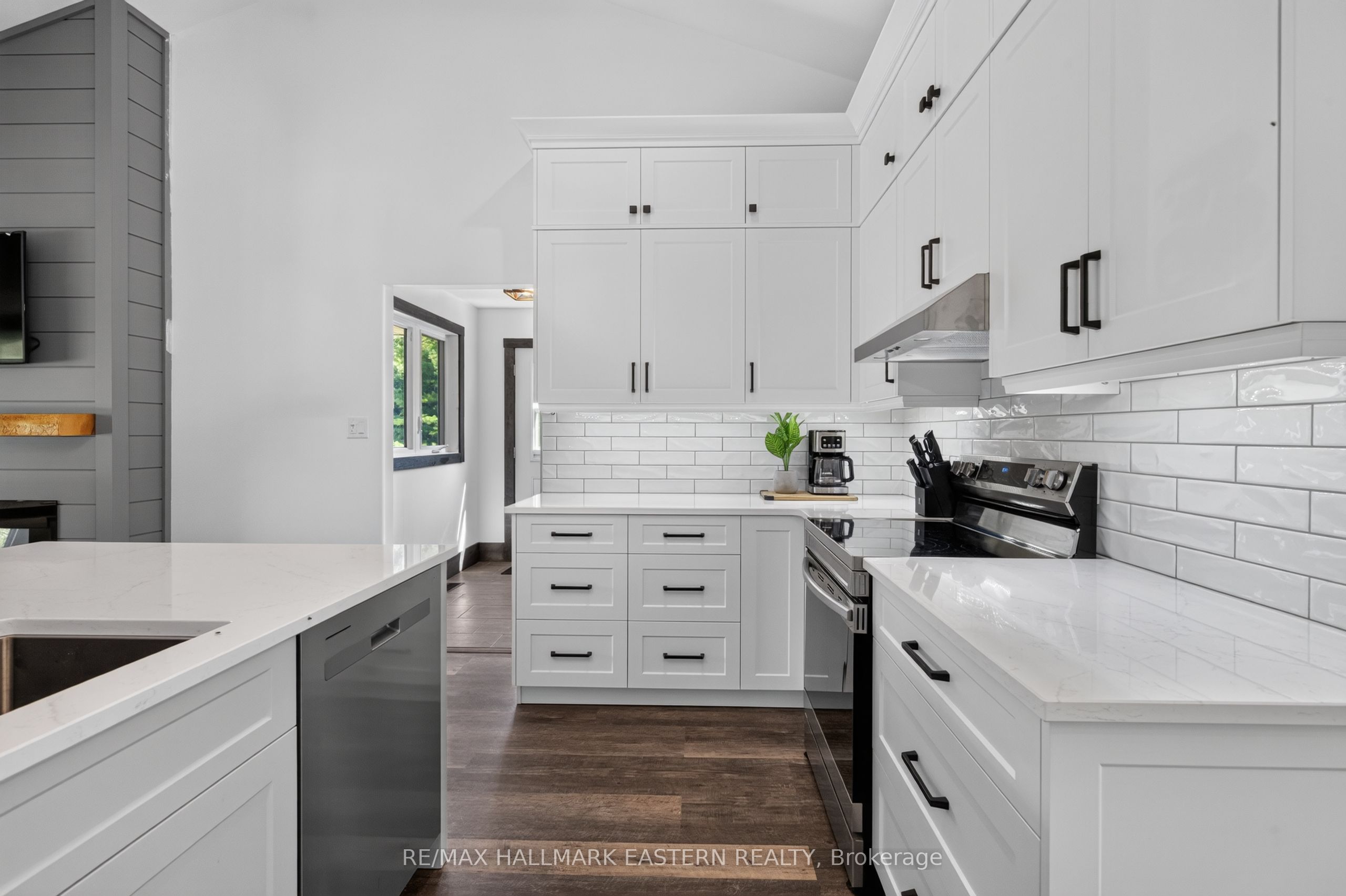 2877 10th Line E Property Photo 17