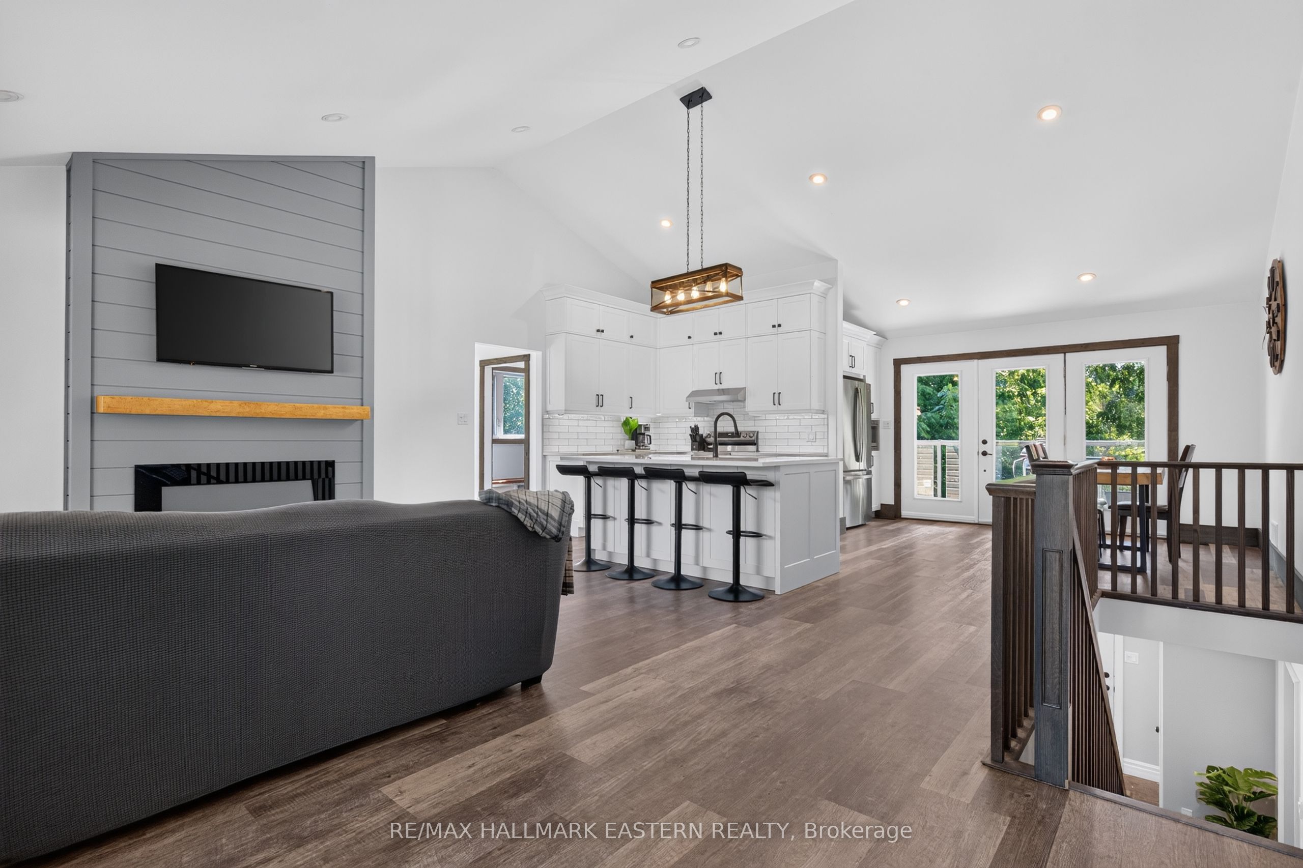 2877 10th Line E Property Photo 18