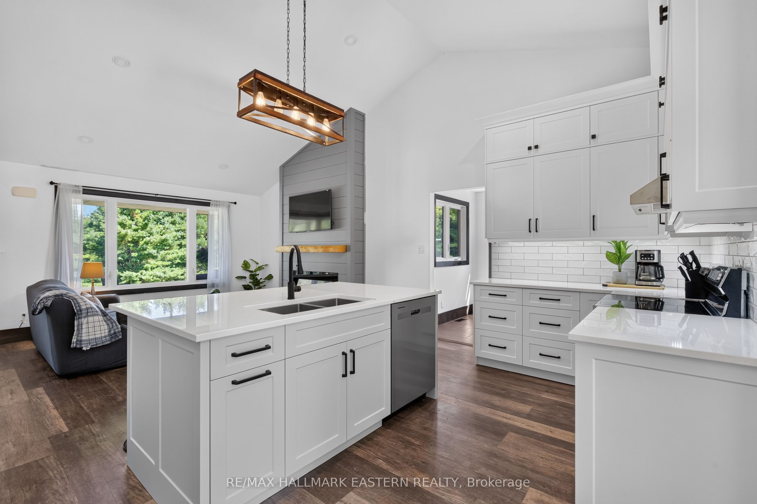 2877 10th Line E Property Photo 20
