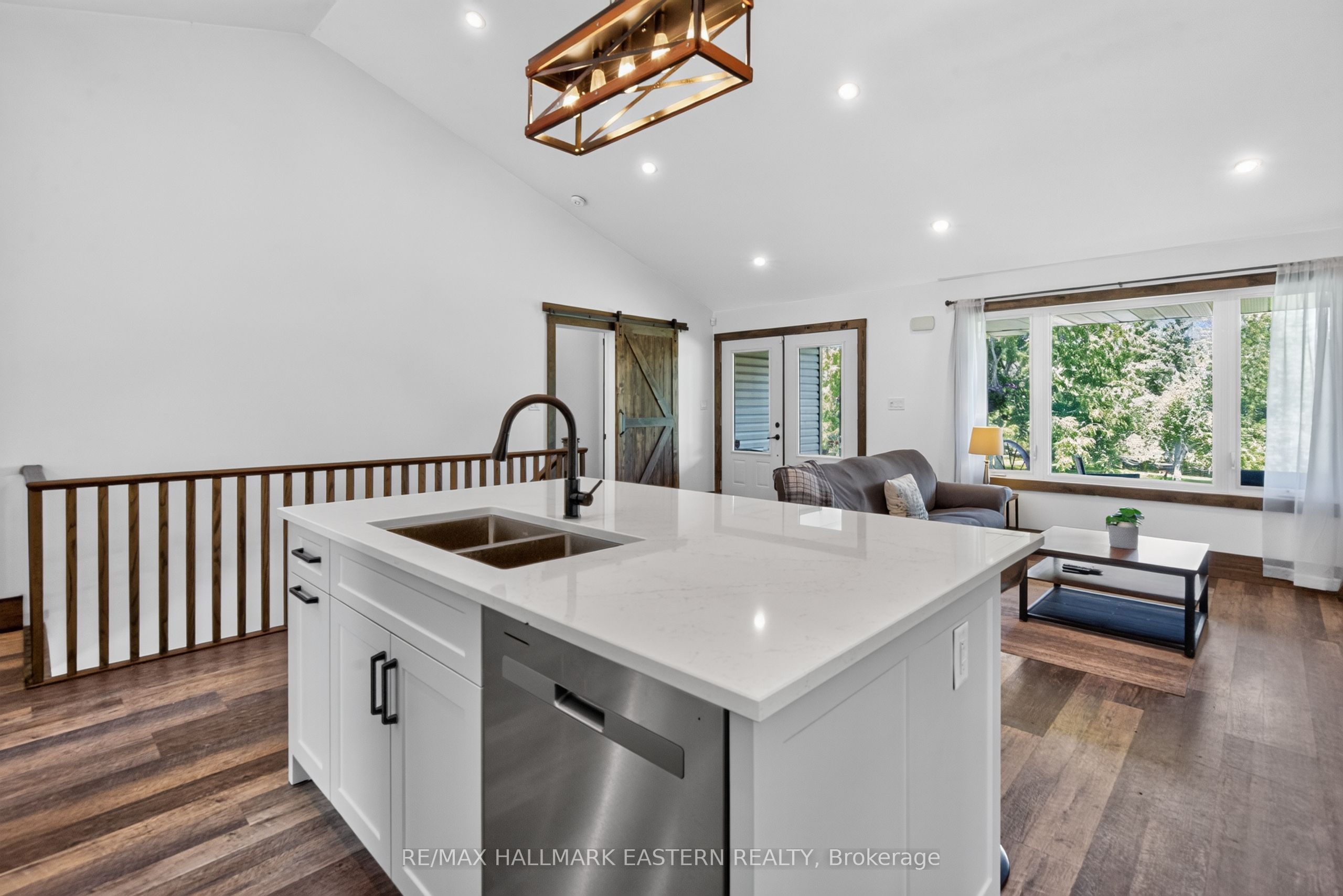 2877 10th Line E Property Photo 21