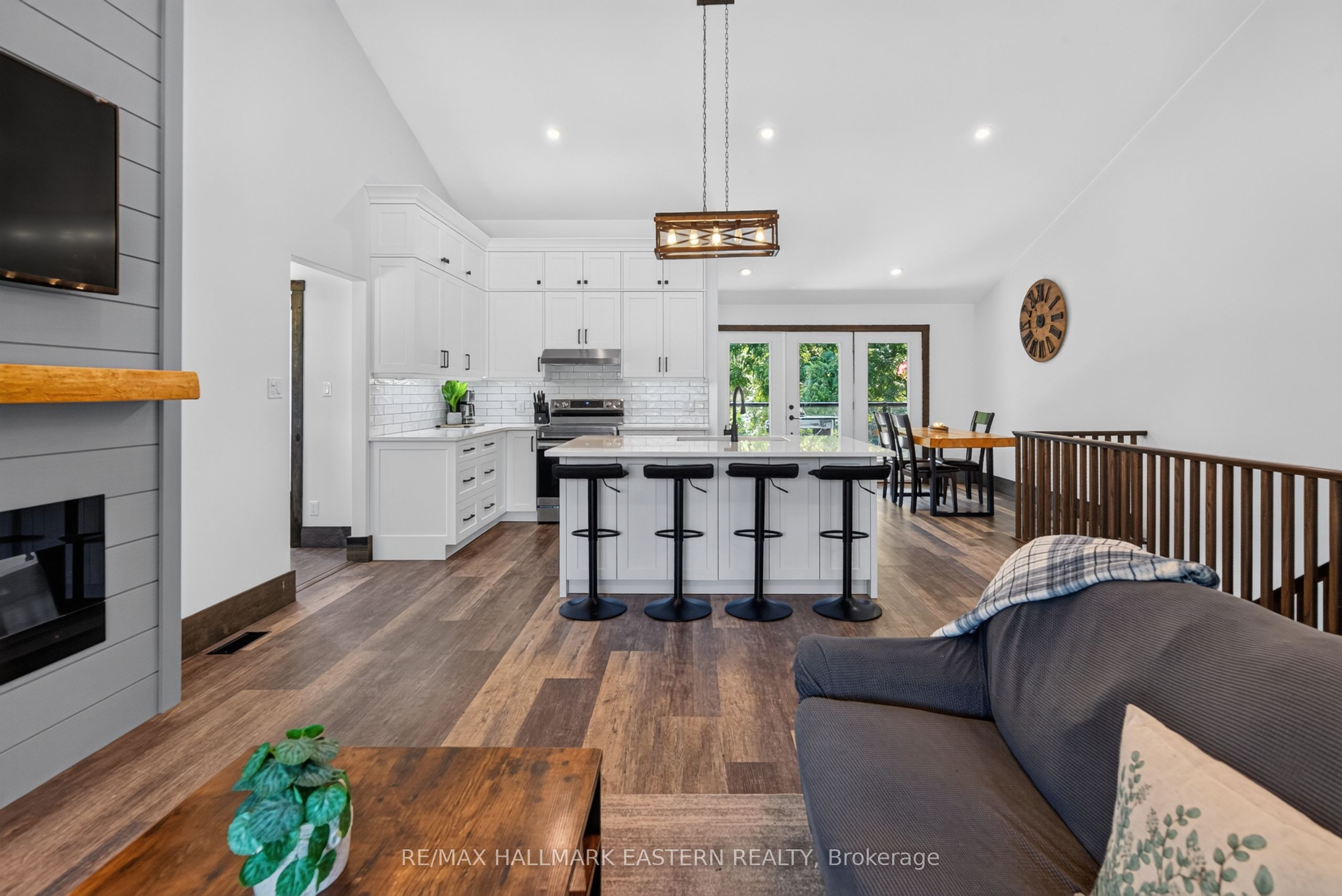 2877 10th Line E Property Photo 22