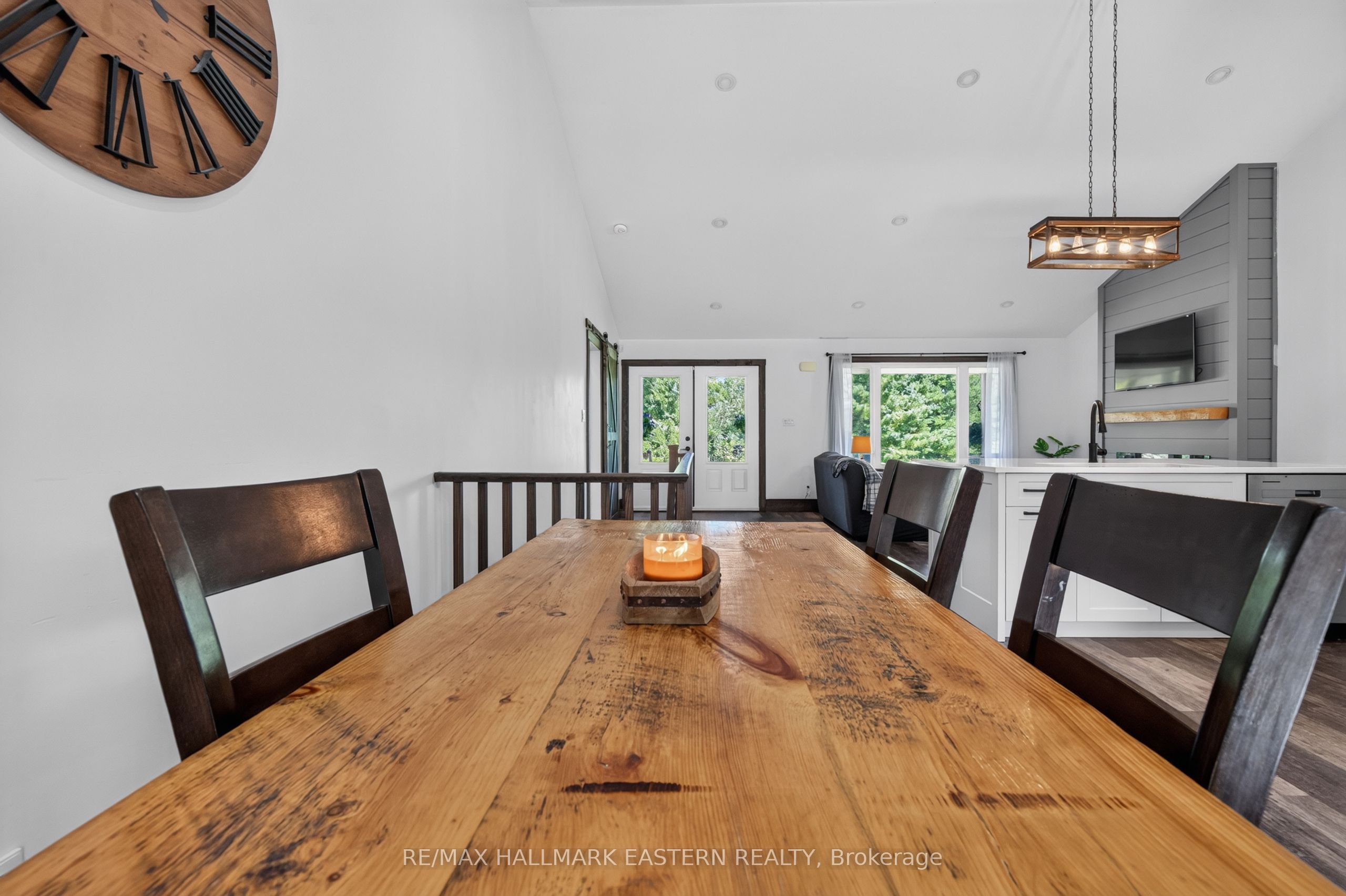 2877 10th Line E Property Photo 24
