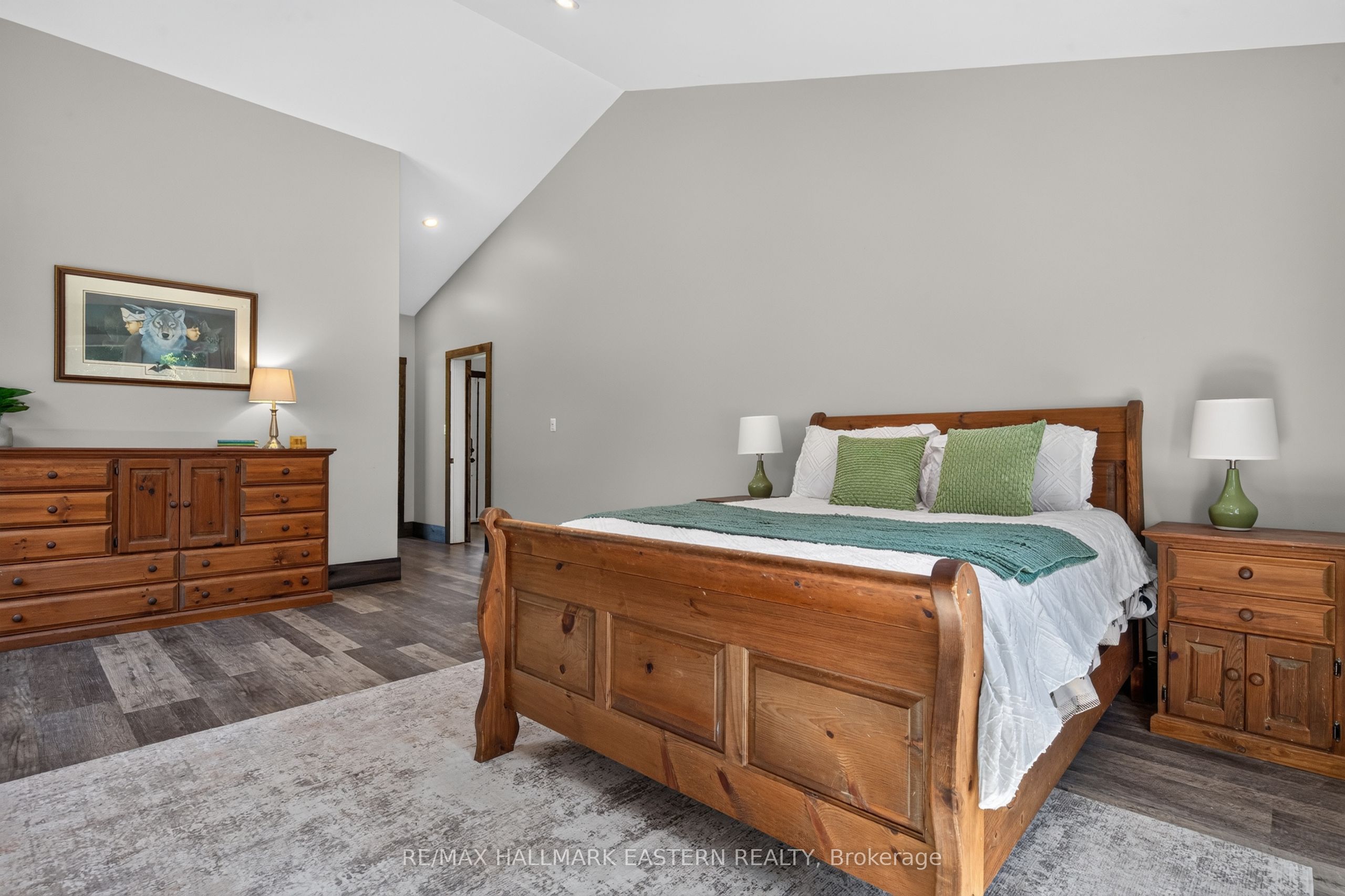2877 10th Line E Property Photo 25