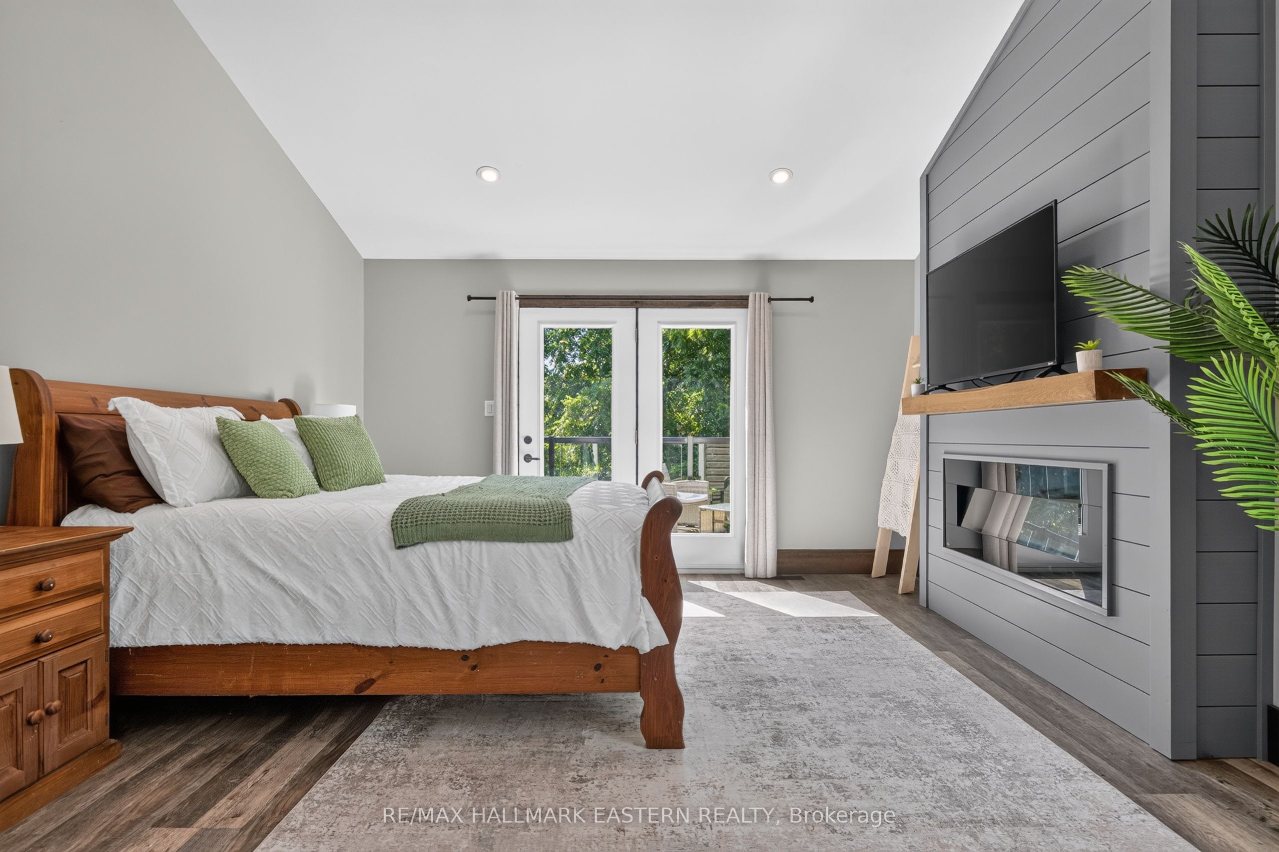 2877 10th Line E Property Photo 26
