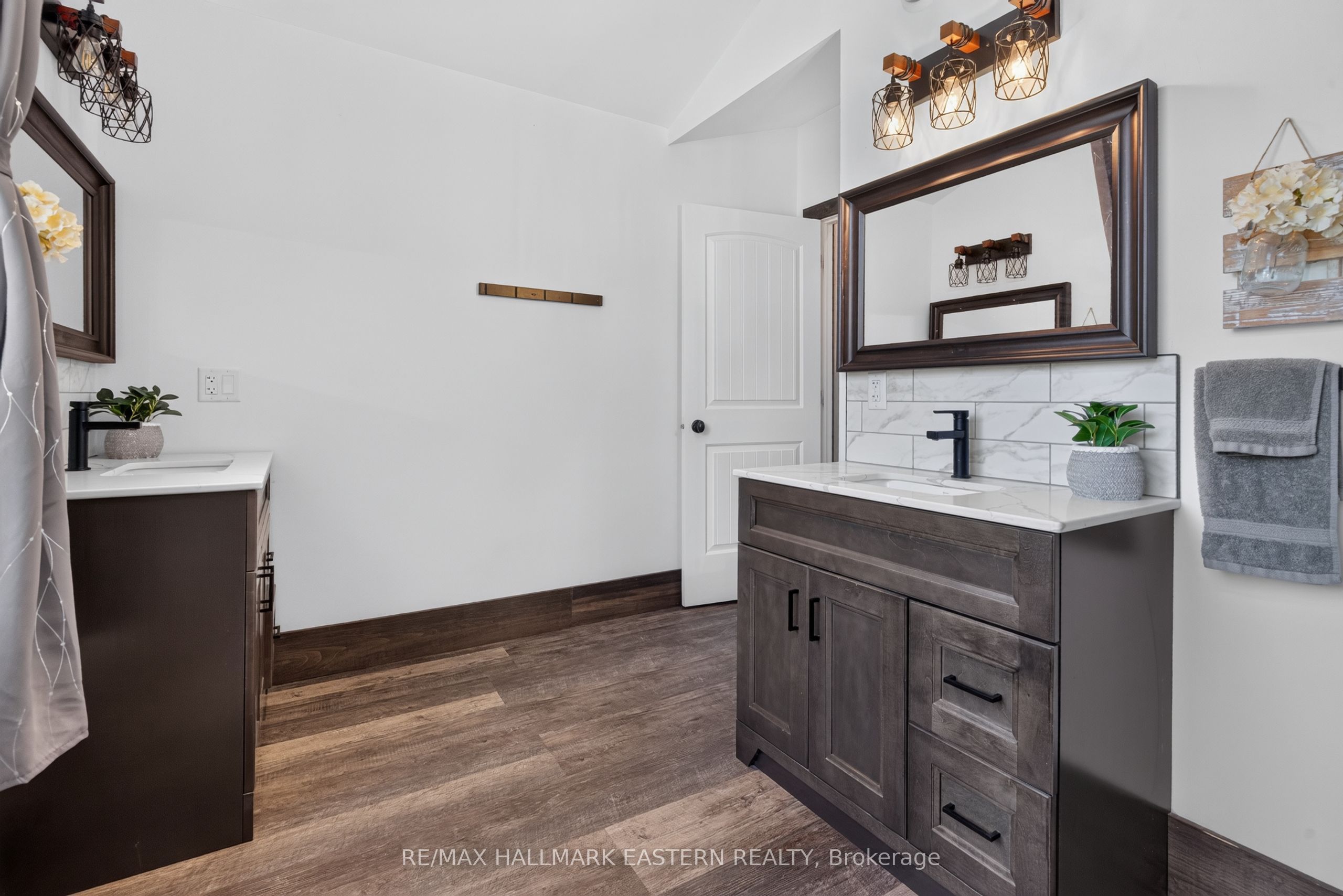2877 10th Line E Property Photo 27