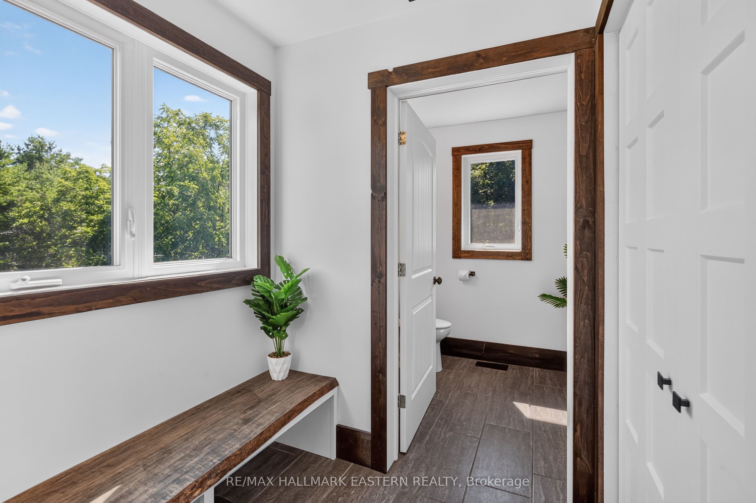 2877 10th Line E Property Photo 31