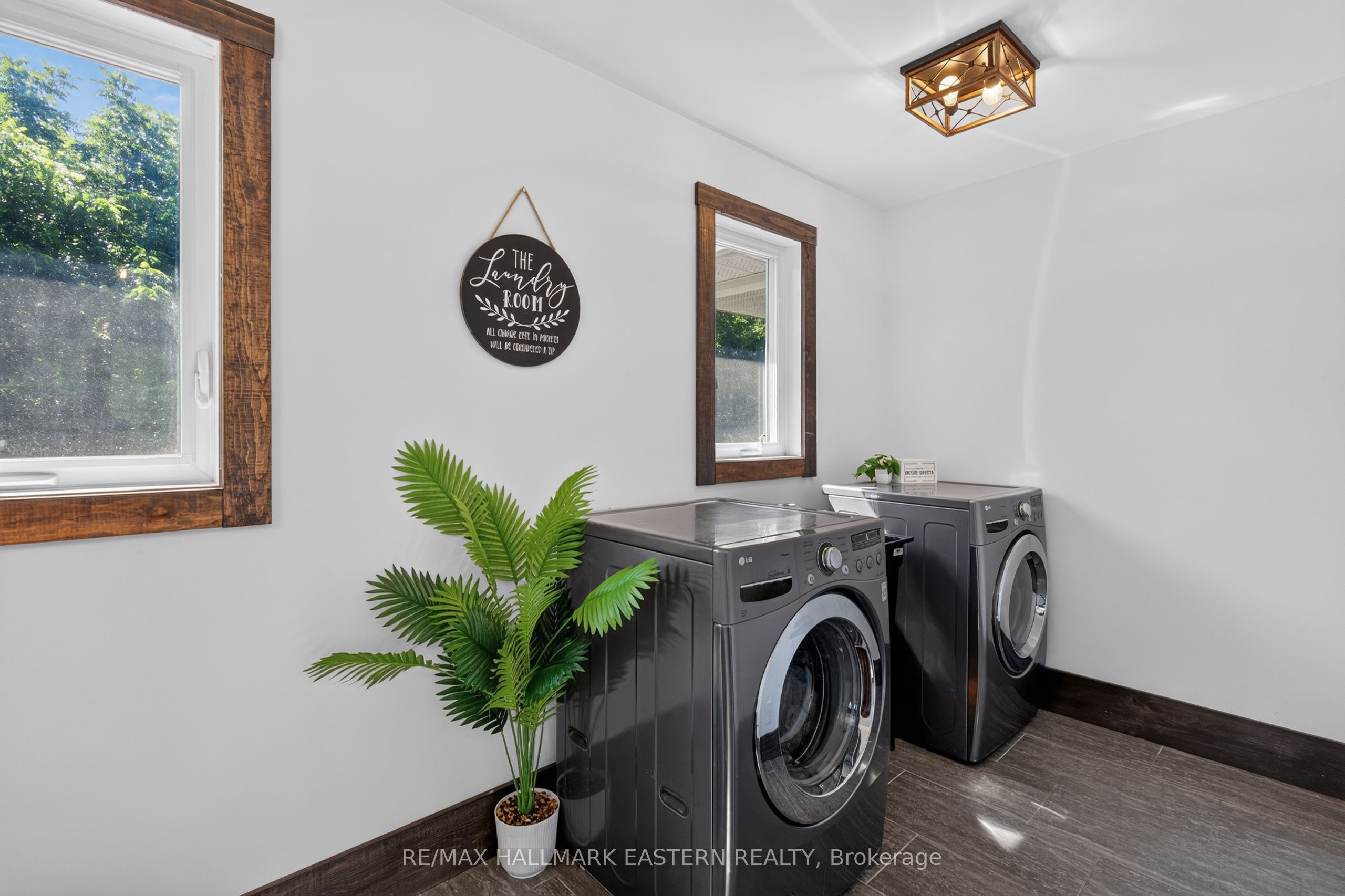 2877 10th Line E Property Photo 32