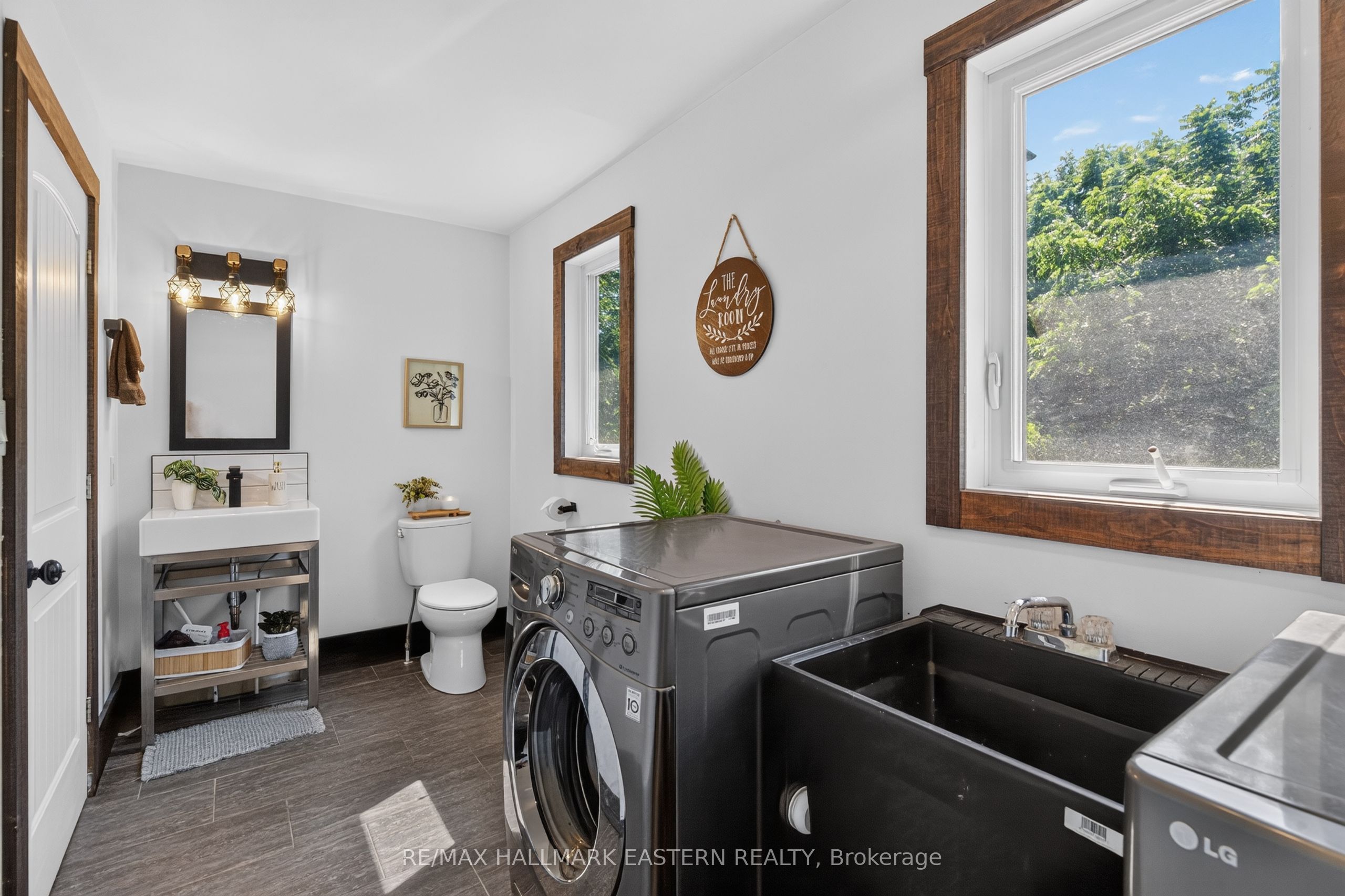2877 10th Line E Property Photo 33