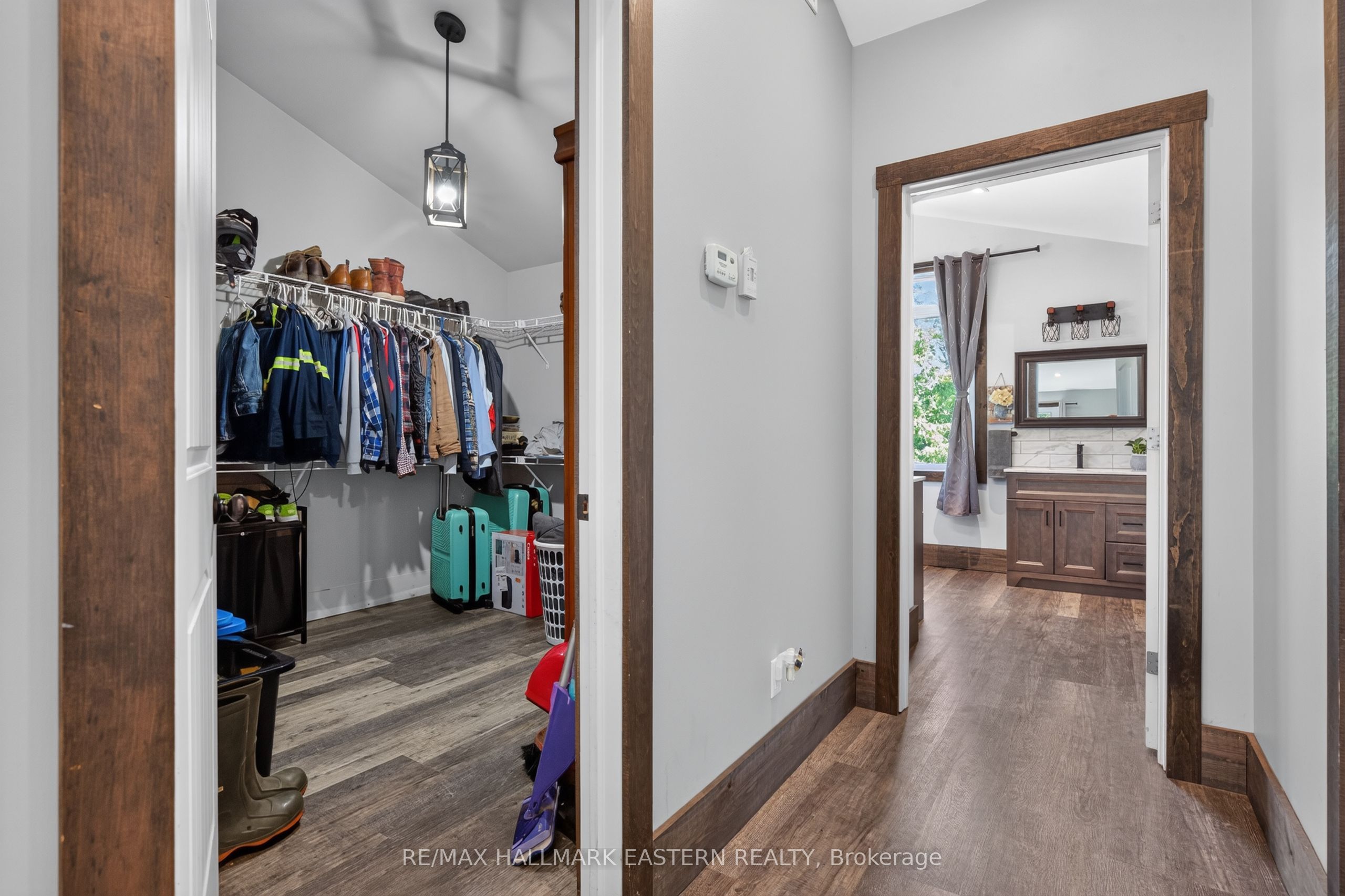 2877 10th Line E Property Photo 35