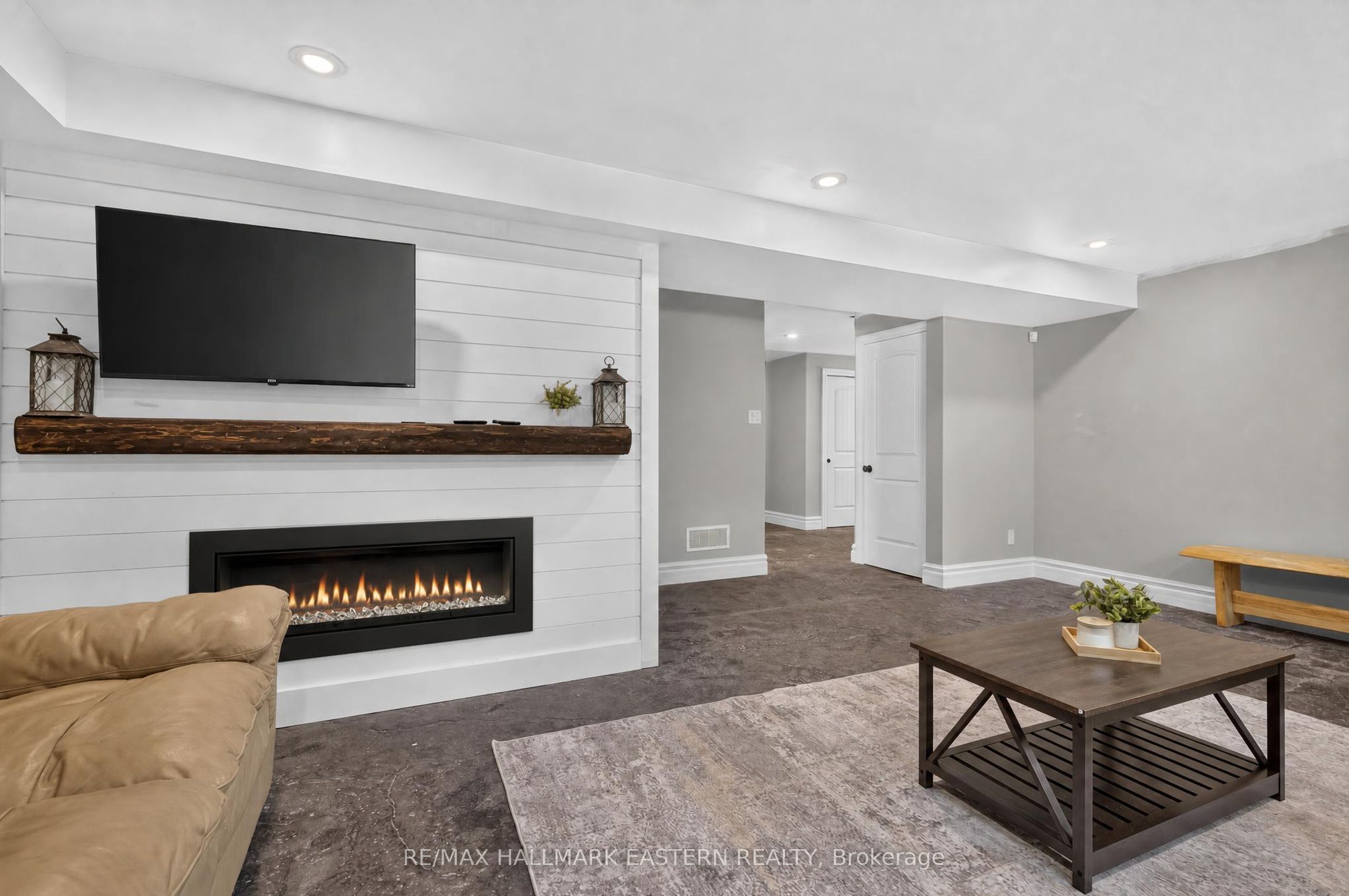 2877 10th Line E Property Photo 36