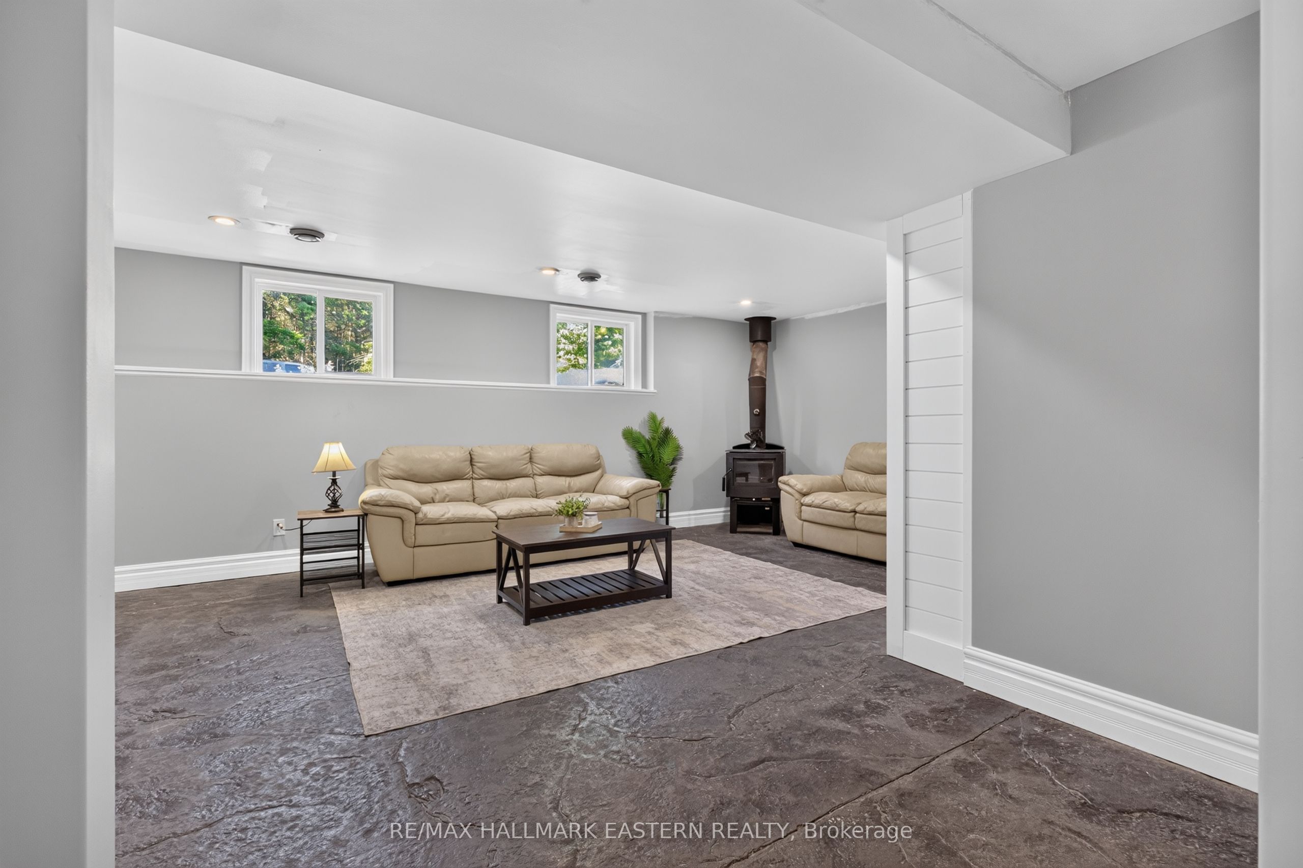 2877 10th Line E Property Photo 38