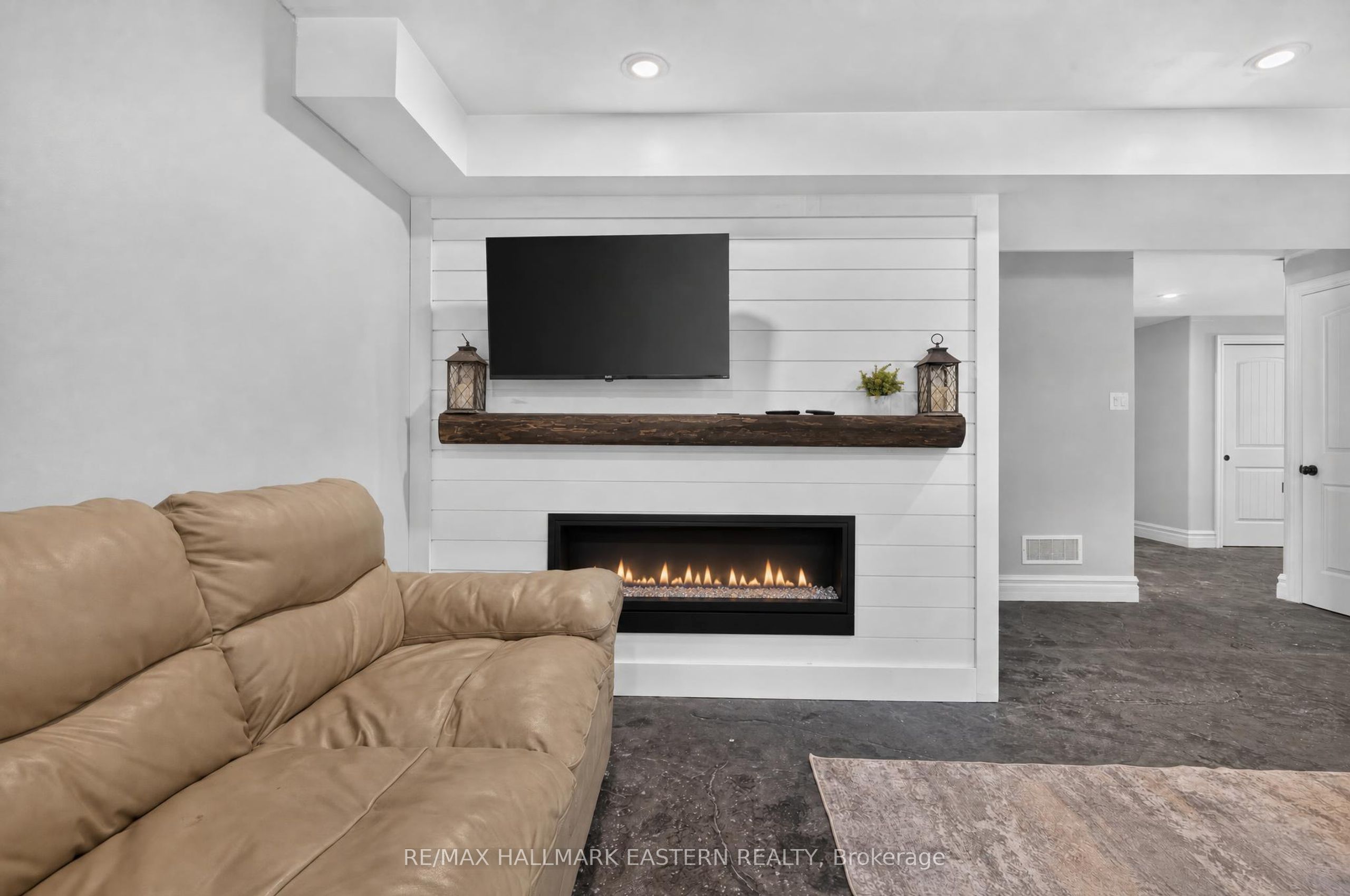 2877 10th Line E Property Photo 39