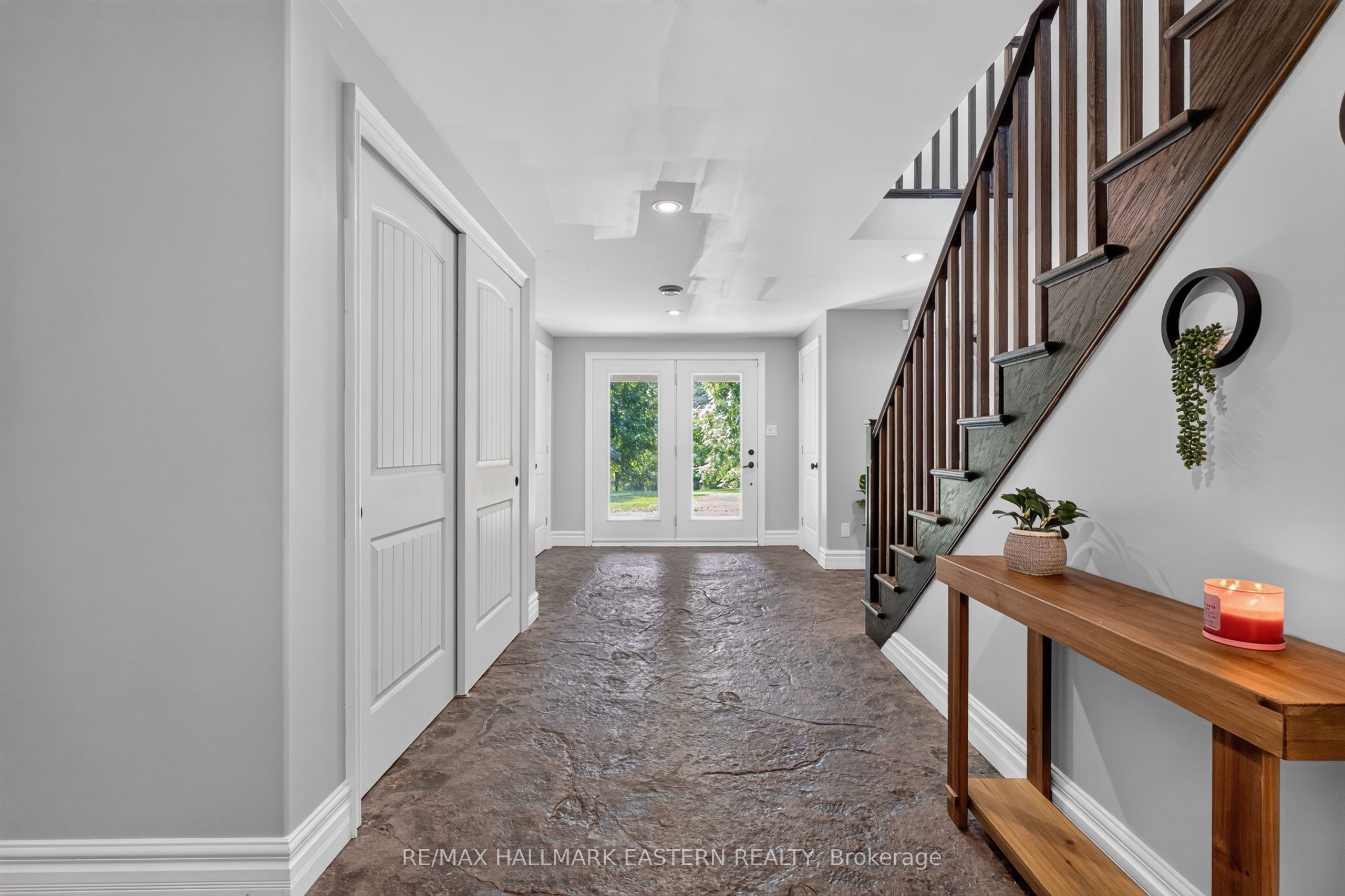 2877 10th Line E Property Photo 41