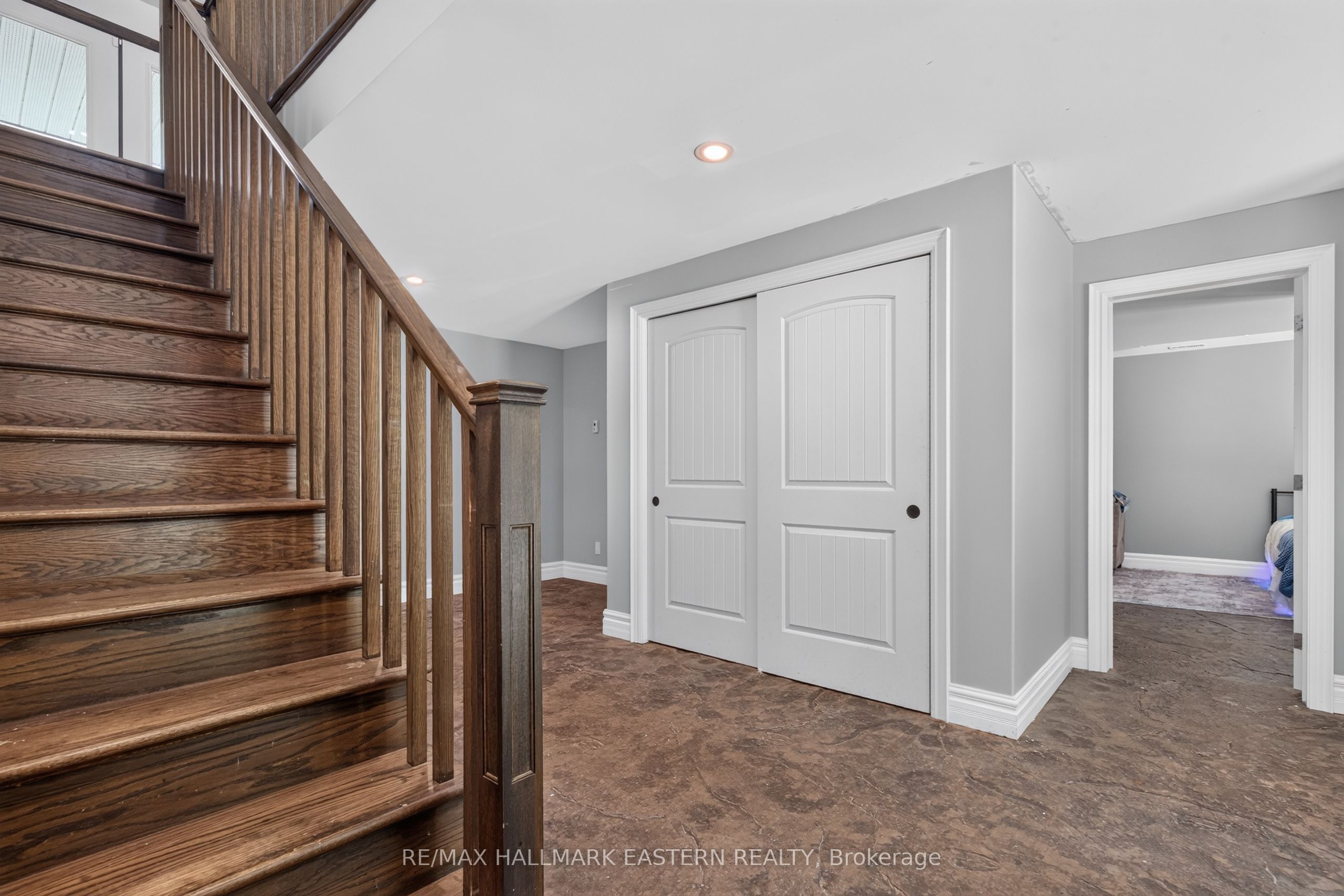 2877 10th Line E Property Photo 43