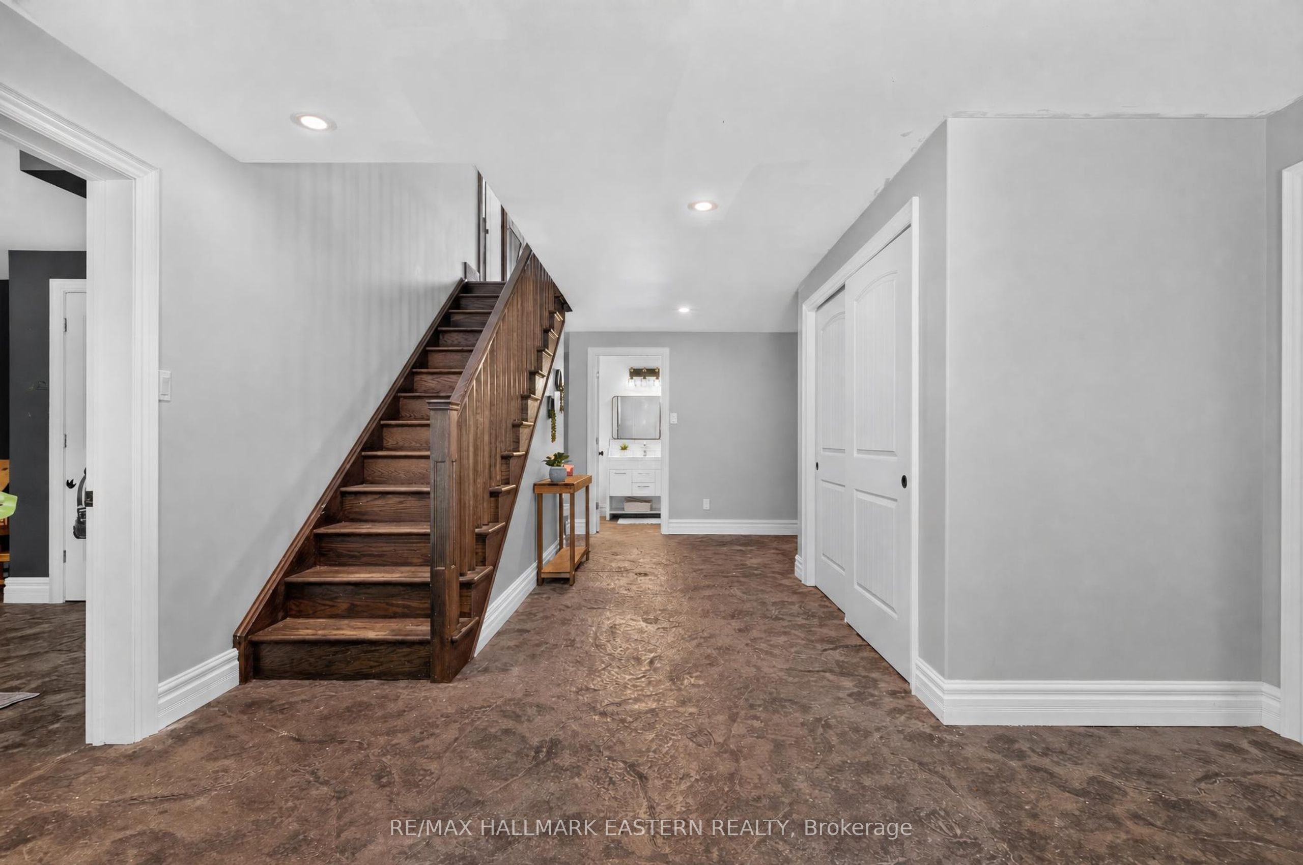 2877 10th Line E Property Photo 44