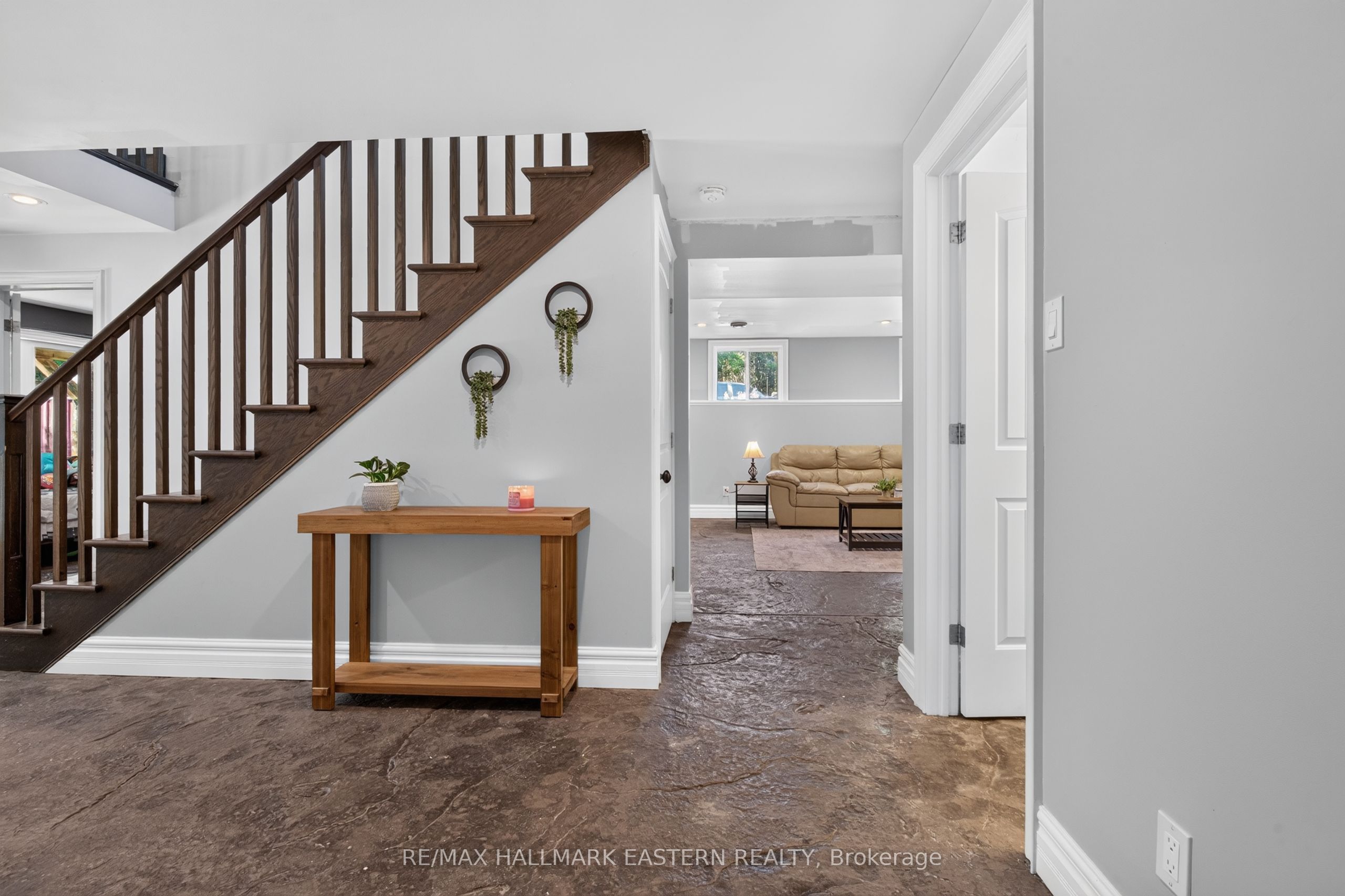 2877 10th Line E Property Photo 45