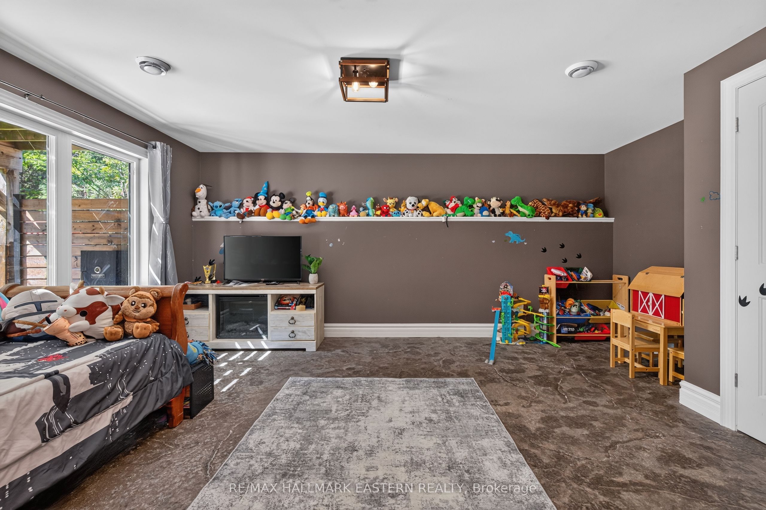 2877 10th Line E Property Photo 46
