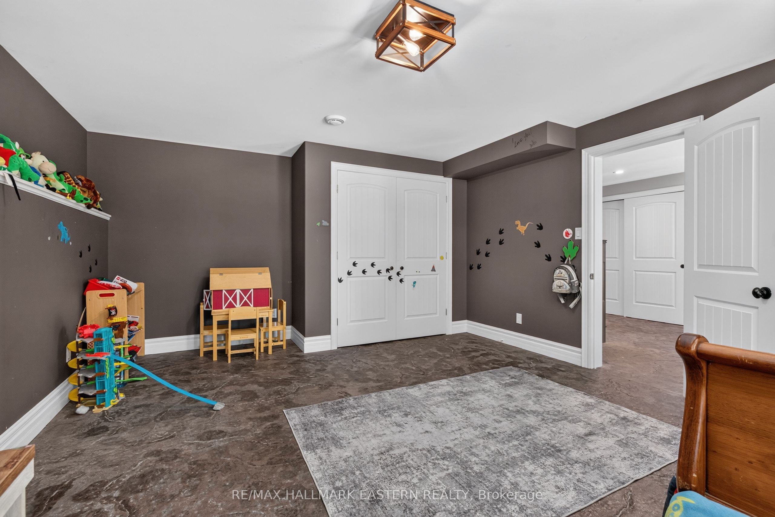 2877 10th Line E Property Photo 47