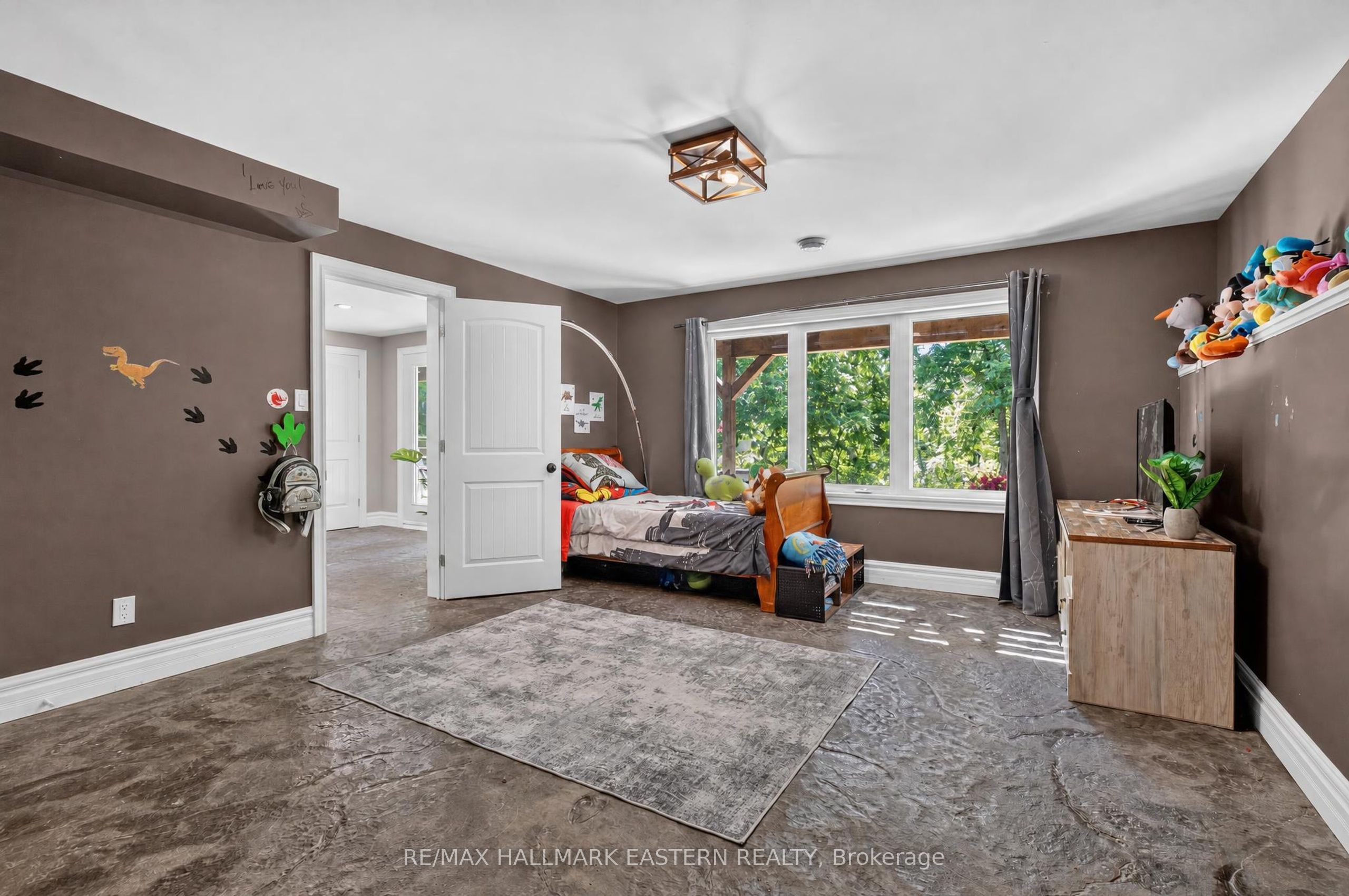 2877 10th Line E Property Photo 48