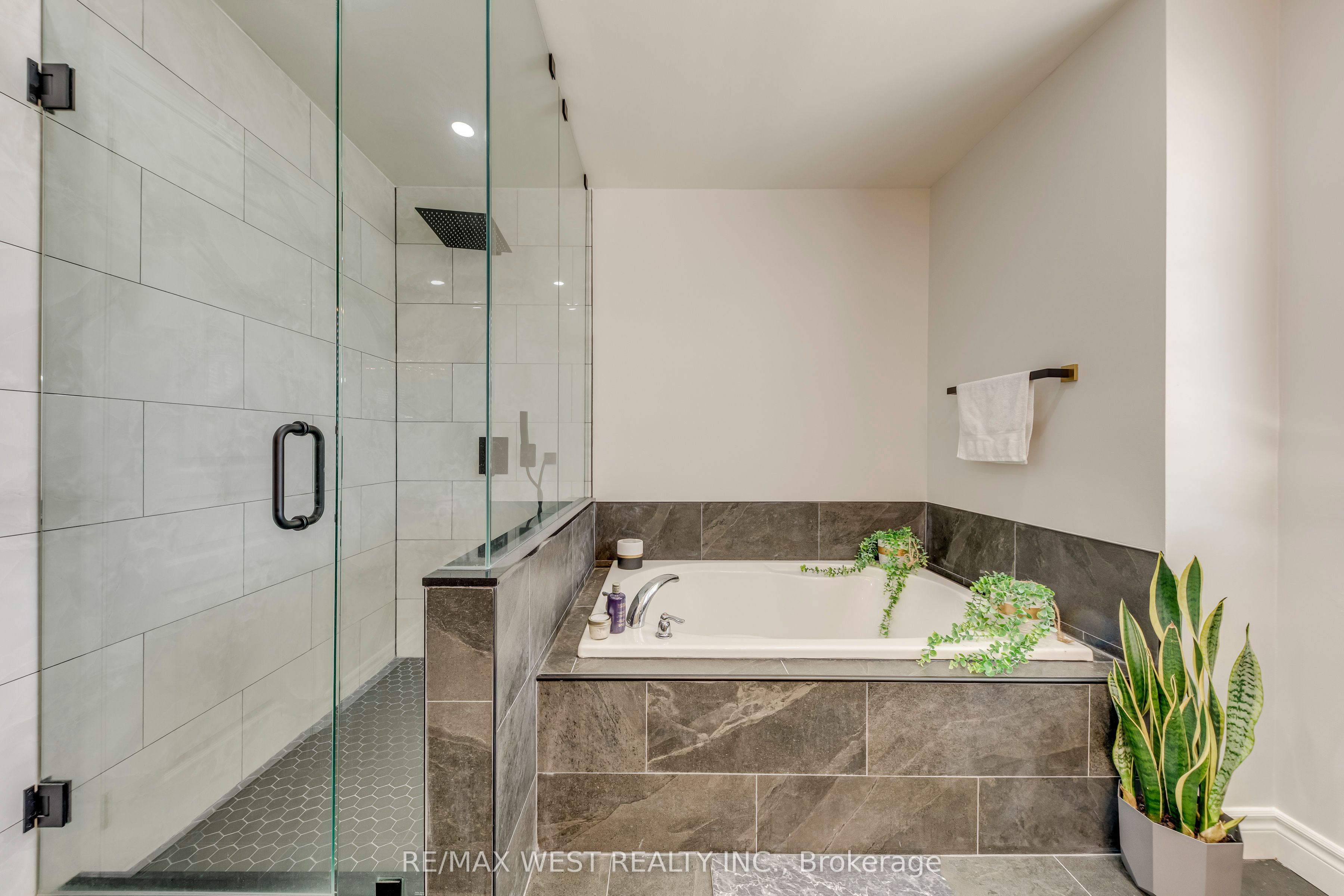 1 Avedisian Street Property Photo 25