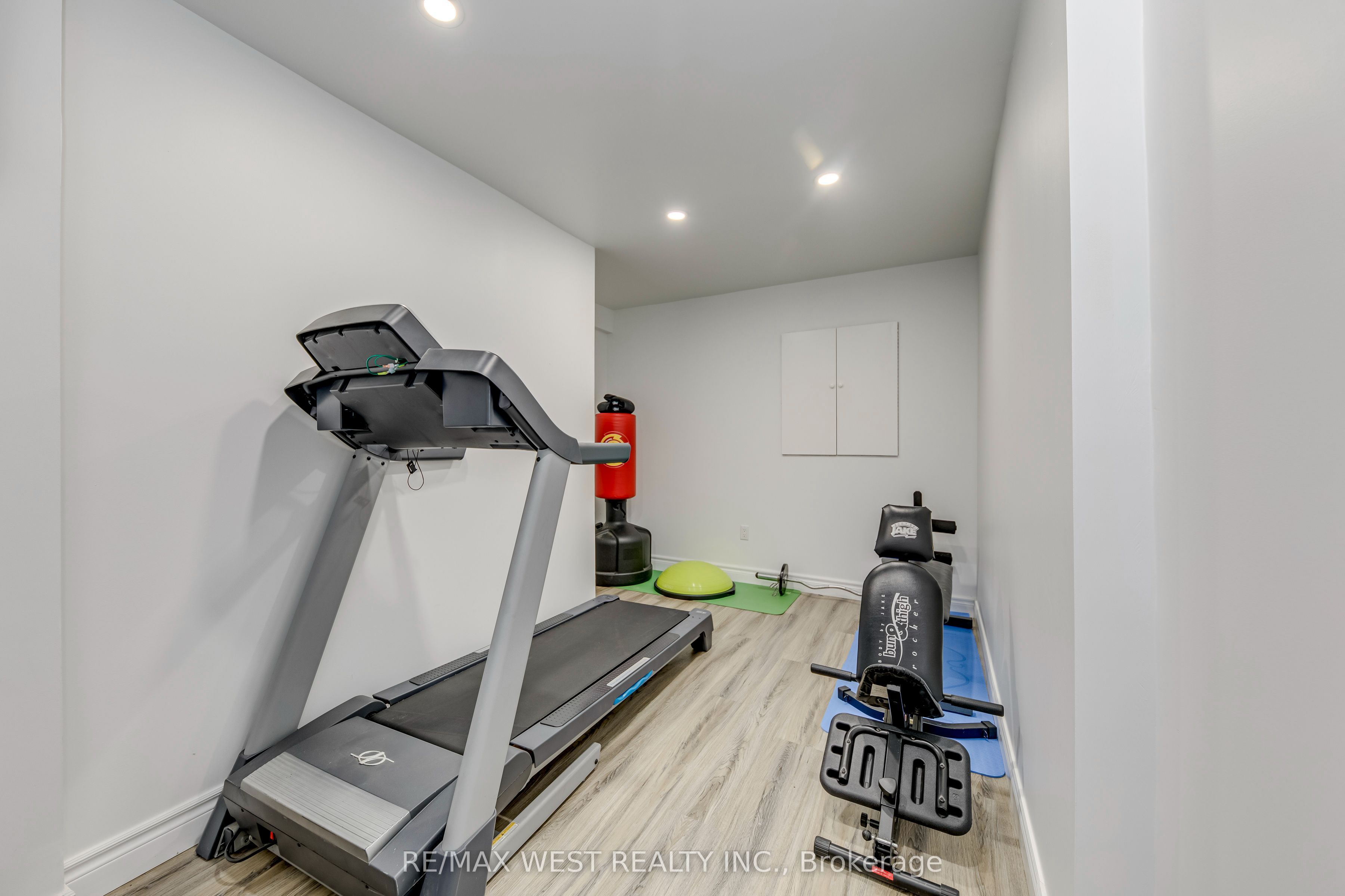 1 Avedisian Street Property Photo 33