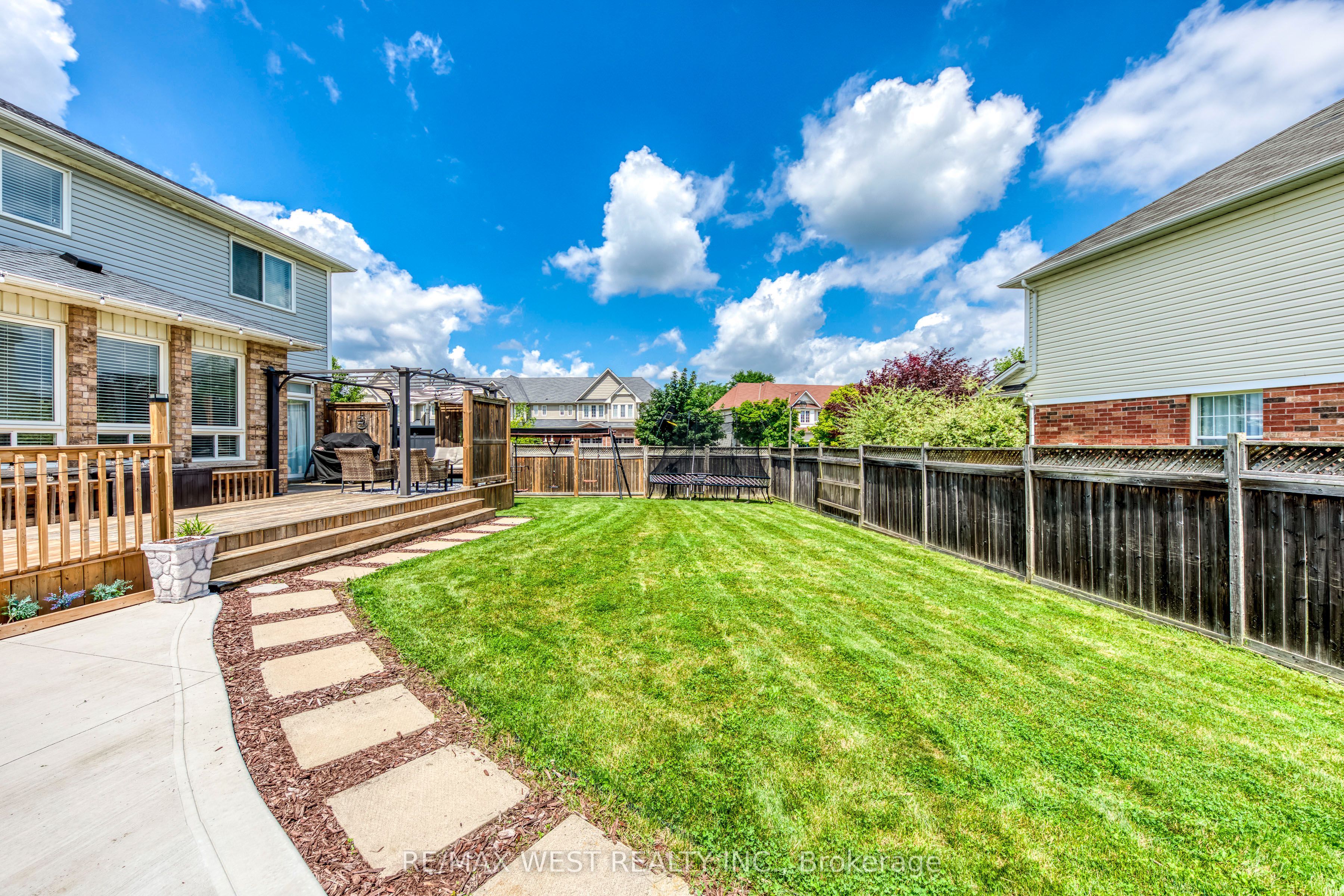1 Avedisian Street Property Photo 42