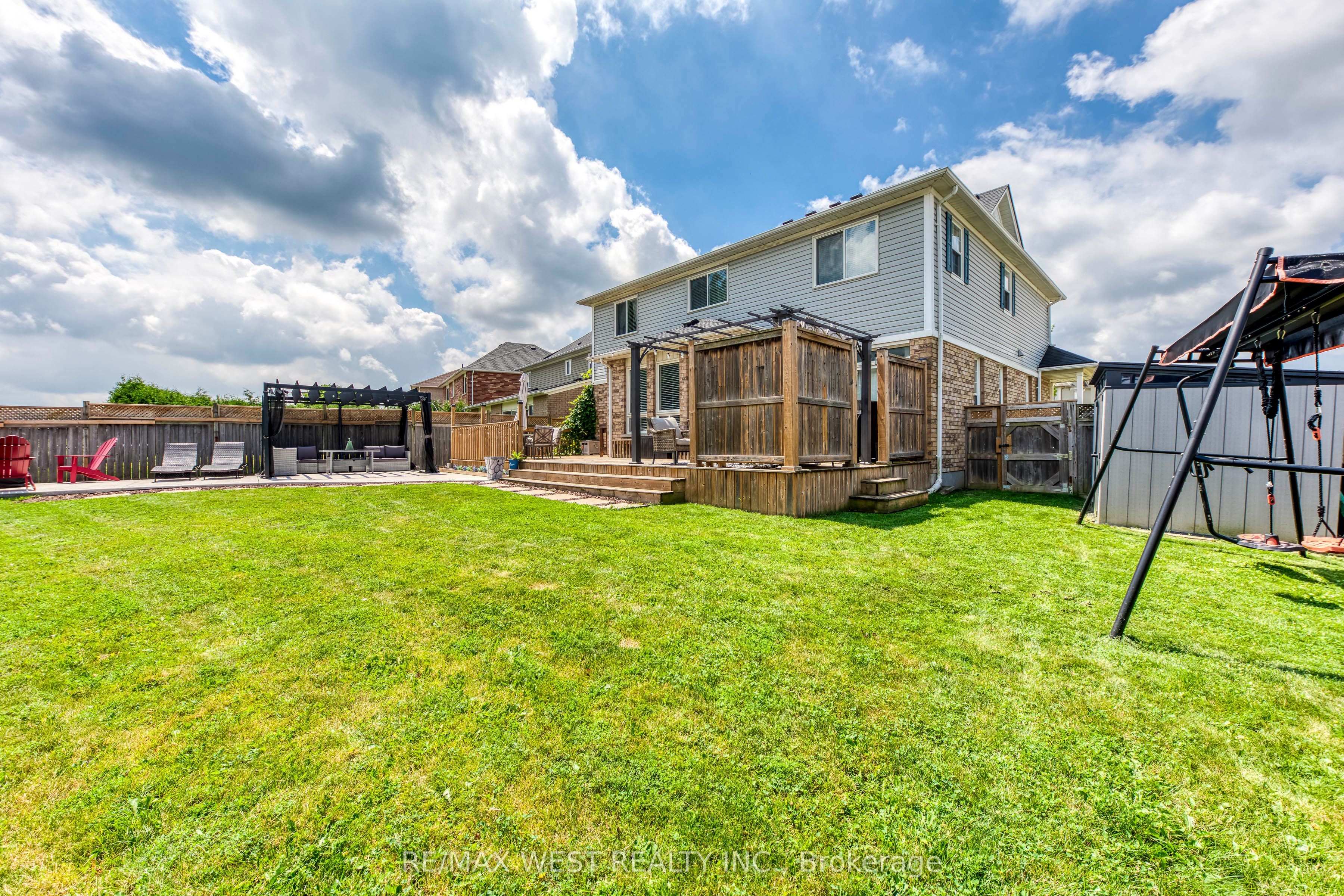 1 Avedisian Street Property Photo 44