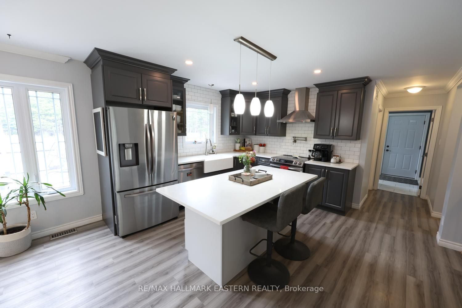 639 8th Line S Property Photo 3