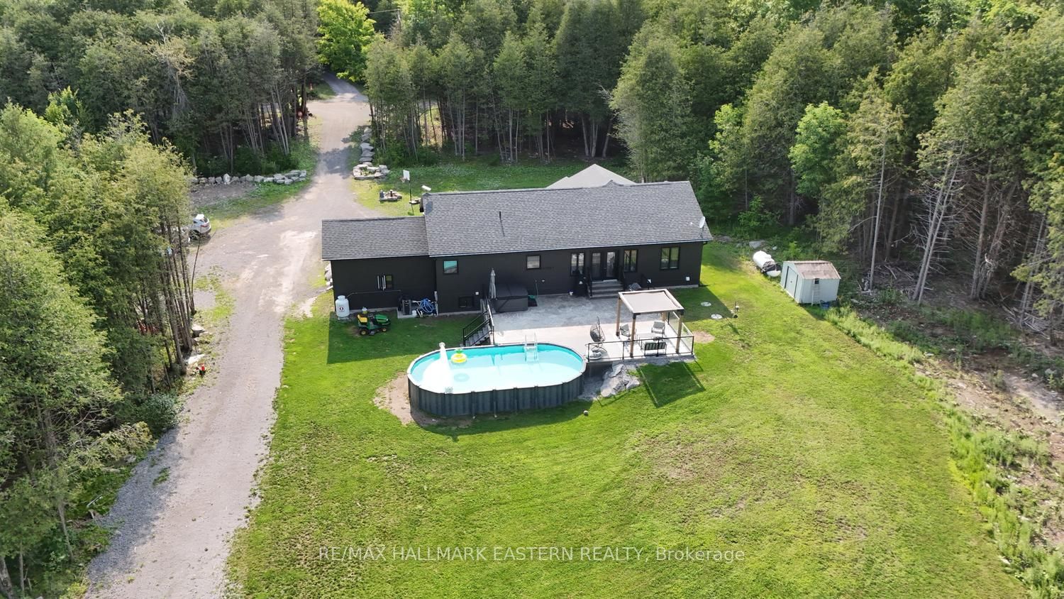 639 8th Line S Property Photo 10