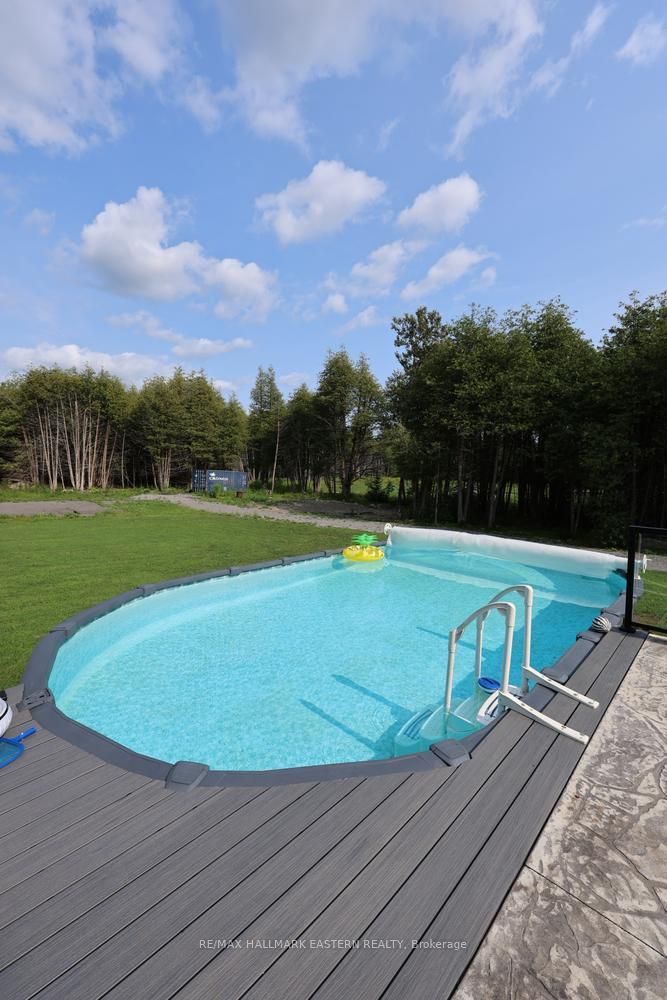 639 8th Line S Property Photo 11