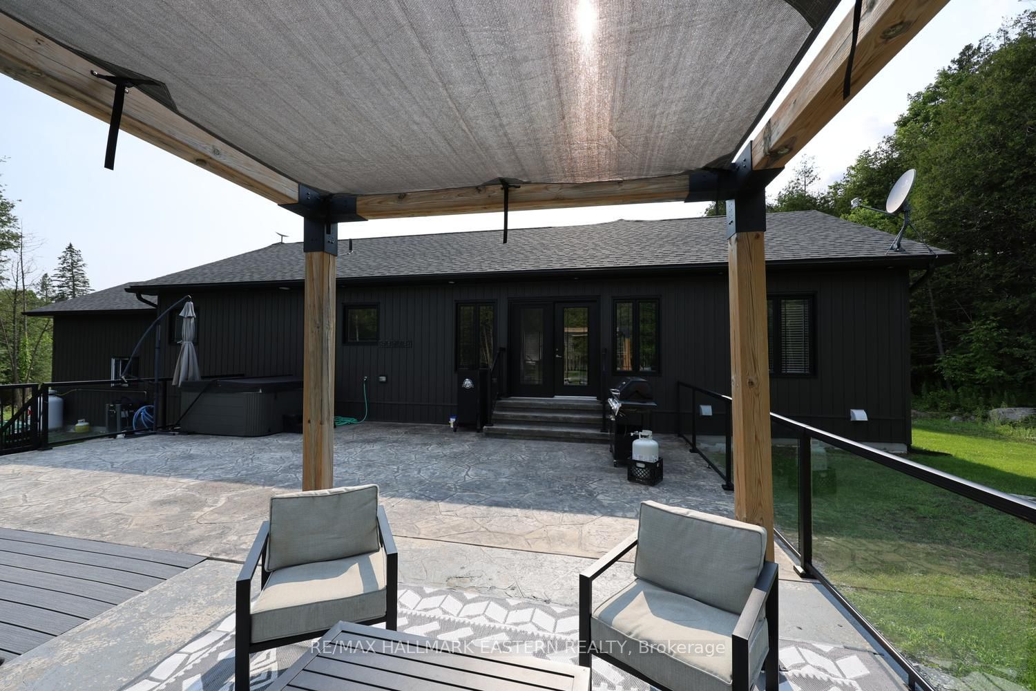 639 8th Line S Property Photo 12