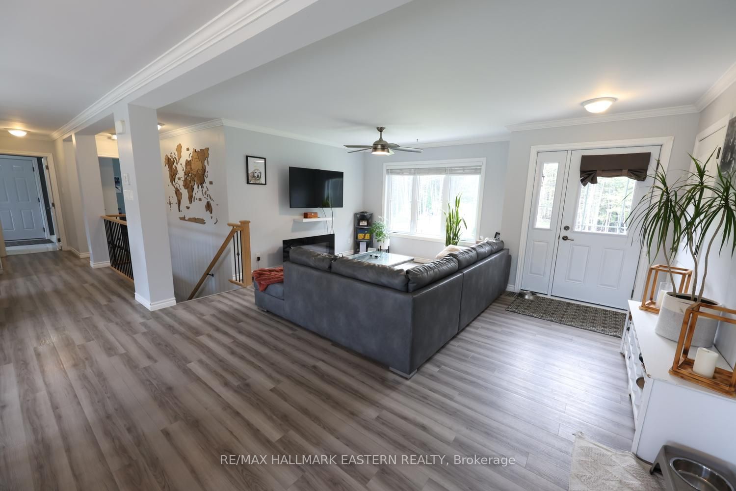 639 8th Line S Property Photo 16