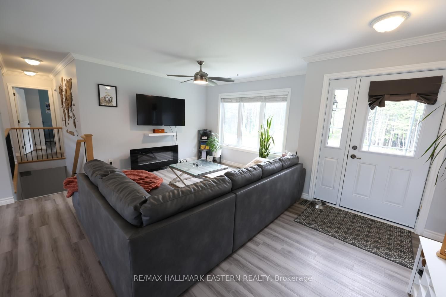 639 8th Line S Property Photo 17