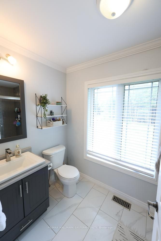 639 8th Line S Property Photo 24