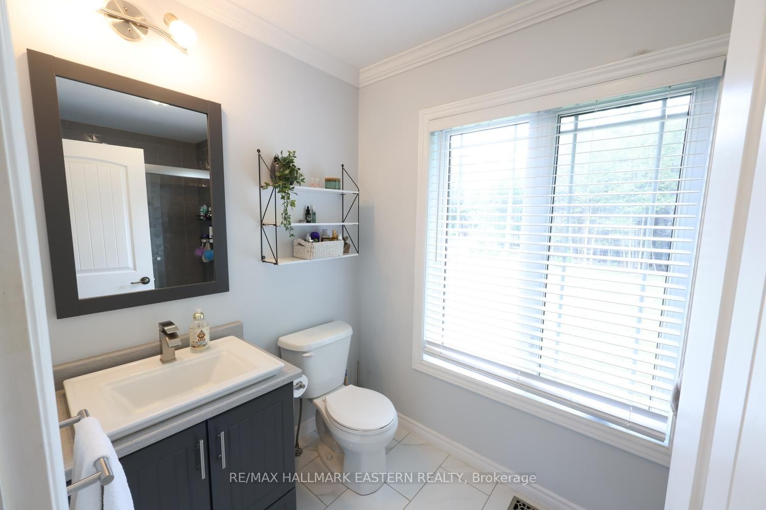639 8th Line S Property Photo 26