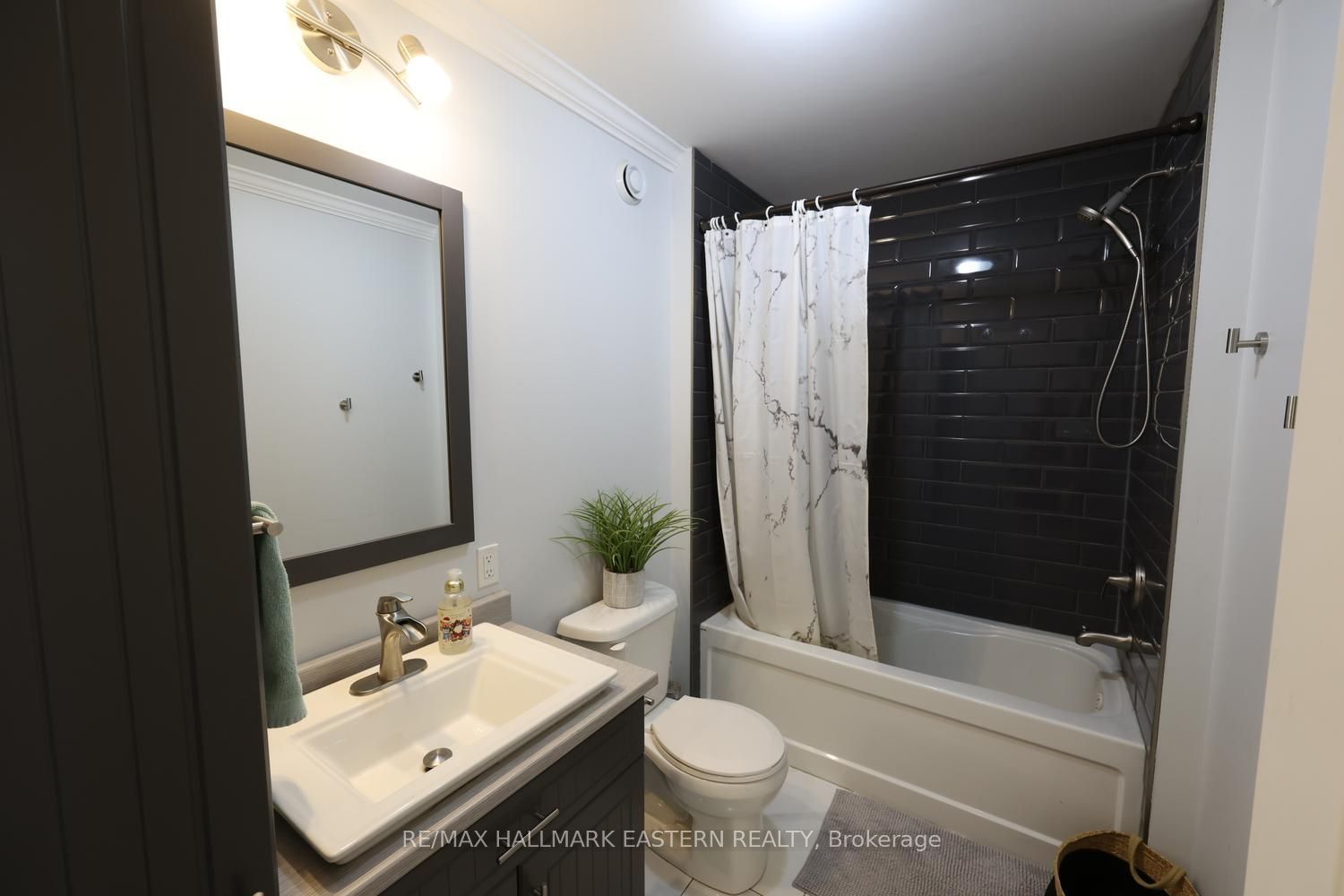 639 8th Line S Property Photo 30