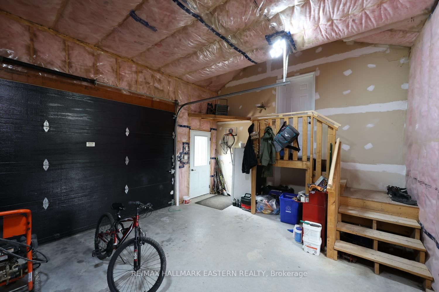 639 8th Line S Property Photo 32