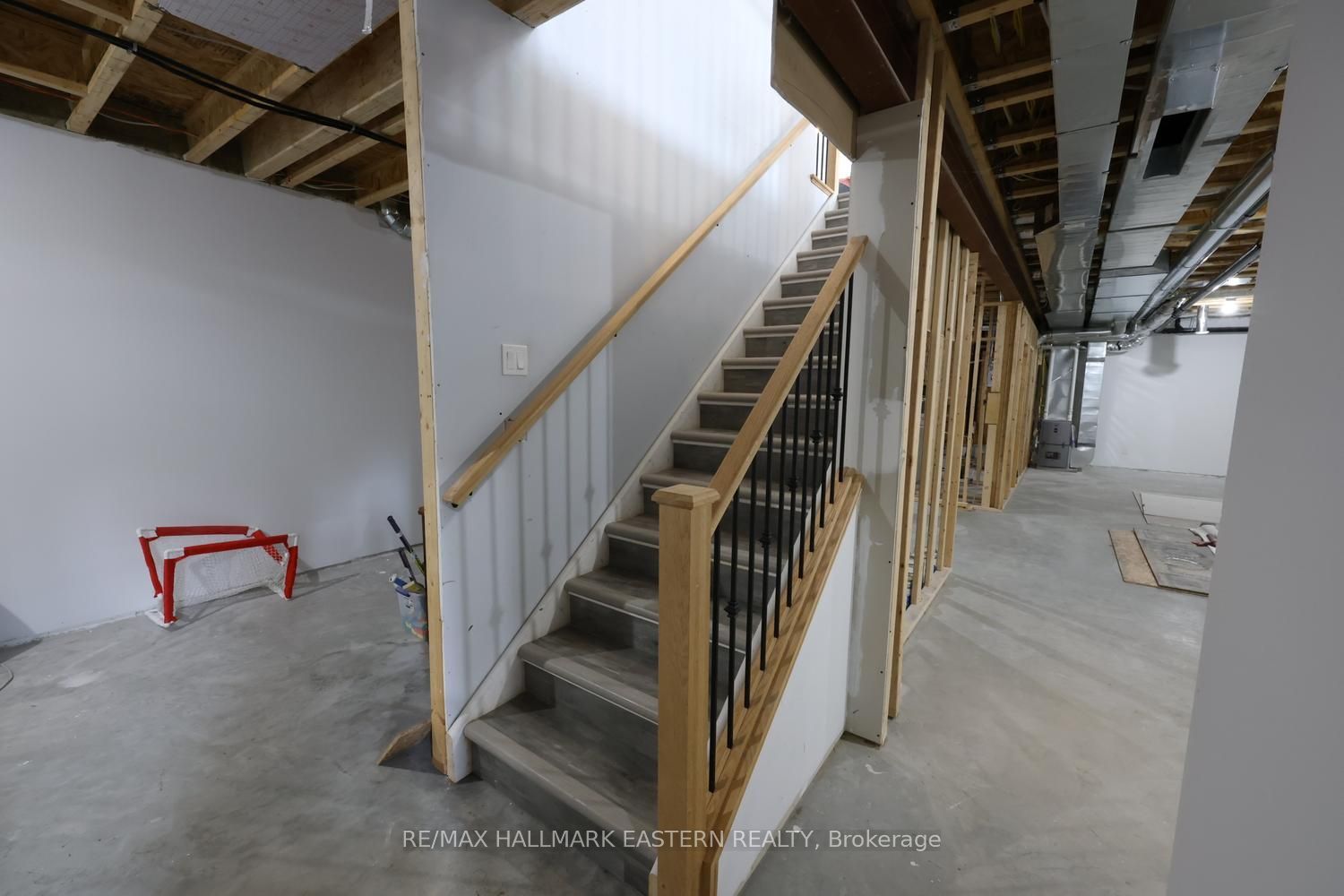 639 8th Line S Property Photo 34