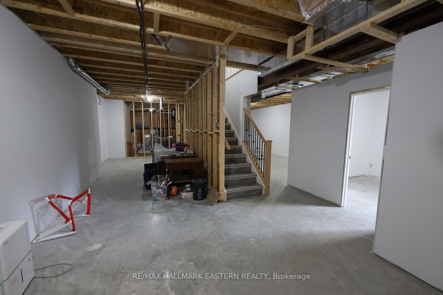 639 8th Line S Property Photo 35