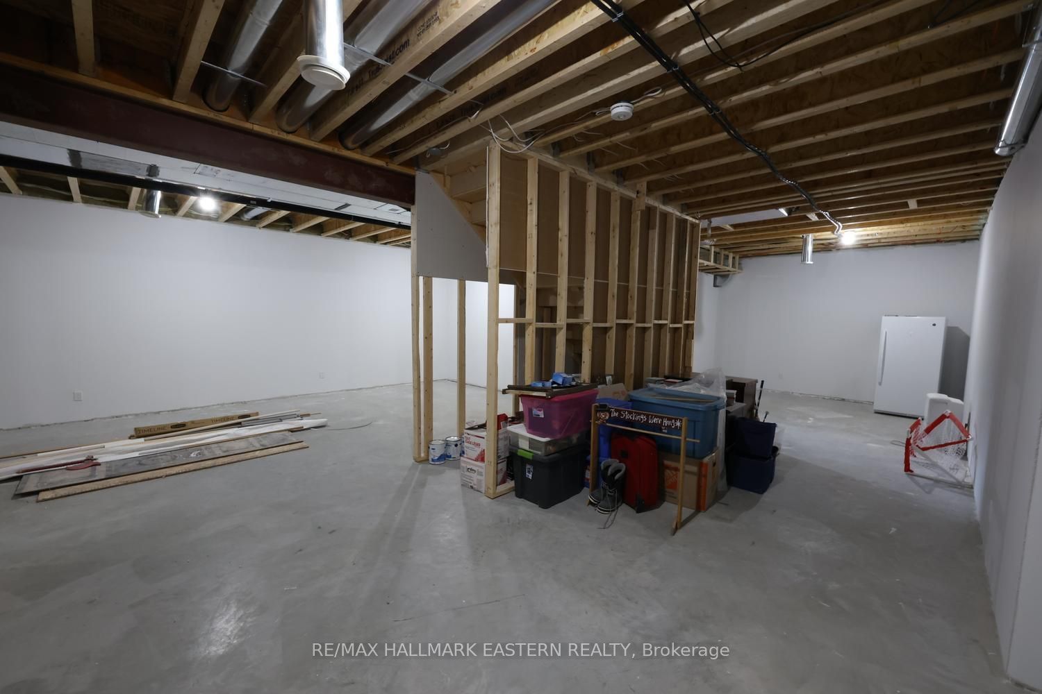 639 8th Line S Property Photo 39