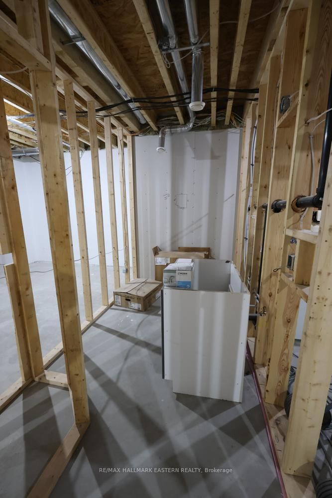 639 8th Line S Property Photo 40
