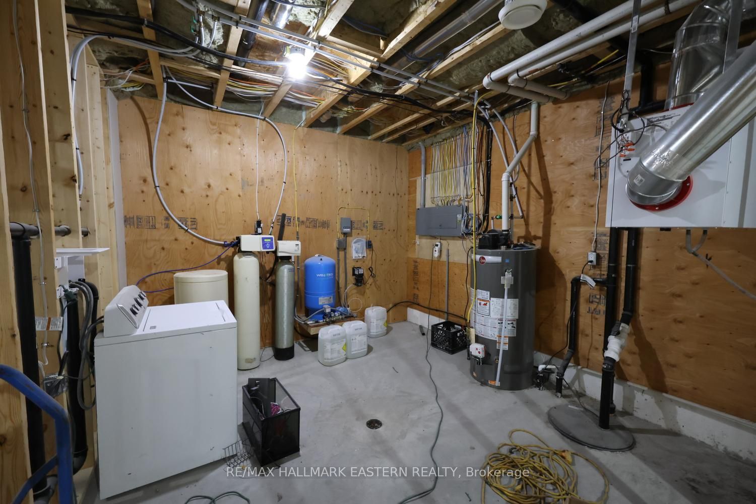 639 8th Line S Property Photo 41